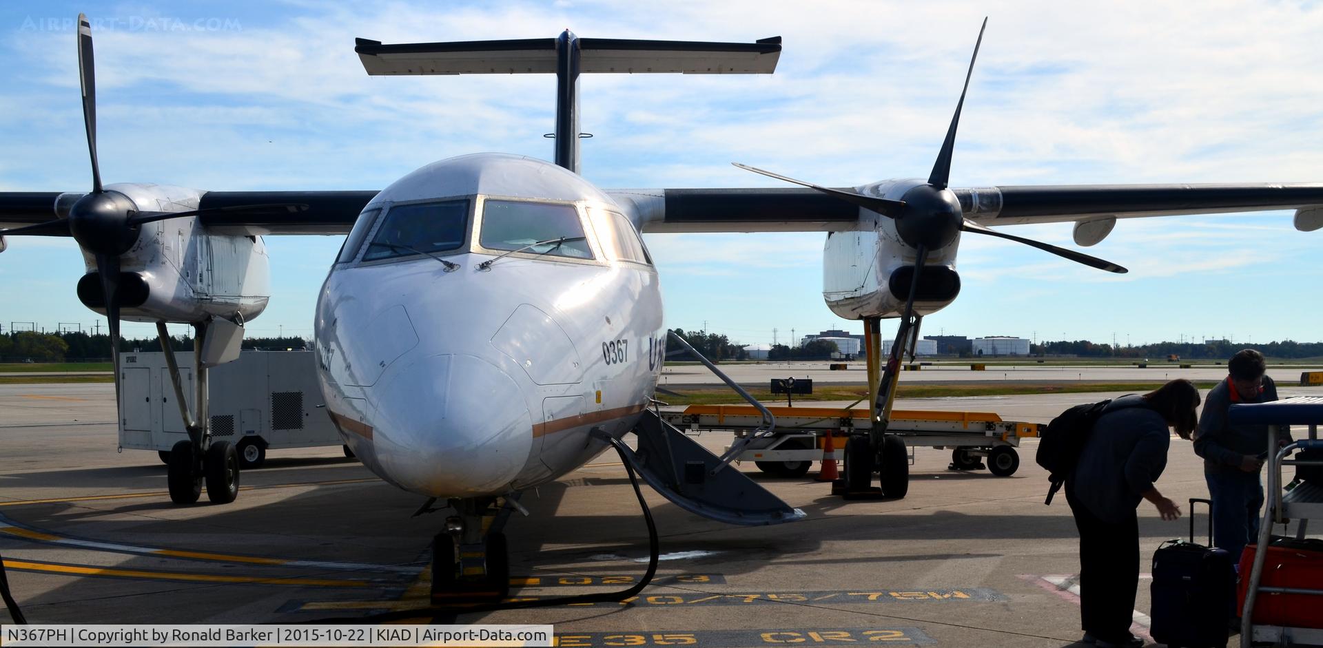 N367PH, 1998 Bombardier DHC-8-202 Dash 8 C/N 511, At the gate Dulles