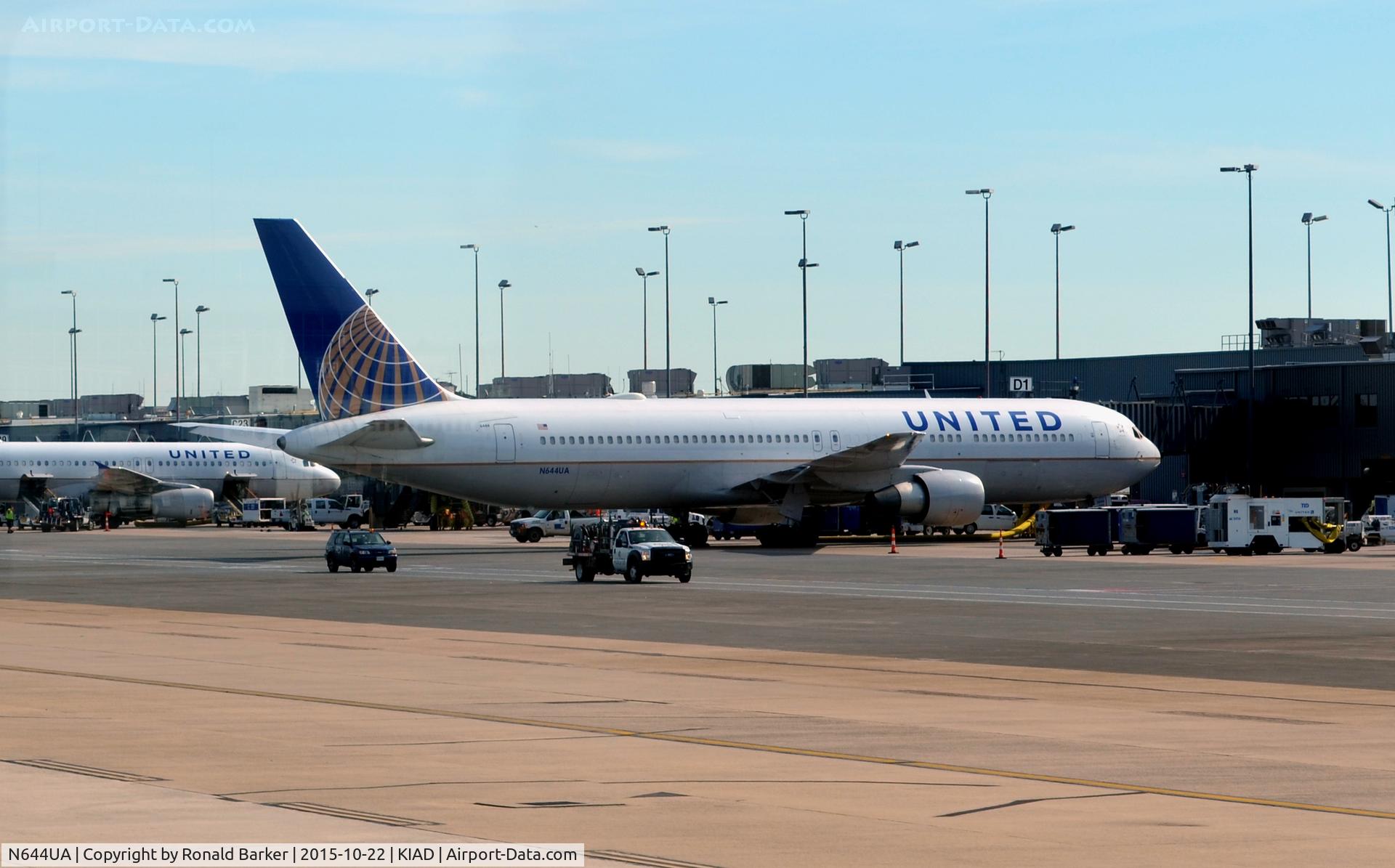N644UA, 1991 Boeing 767-322 C/N 25094, Gate D11 Dulles