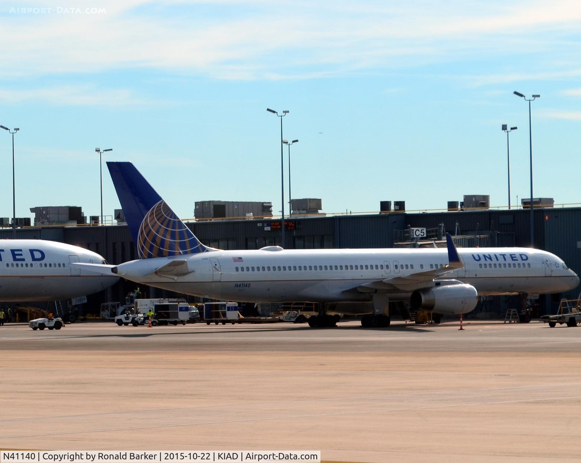 N41140, 2000 Boeing 757-224 C/N 30353, At the gate Dulles