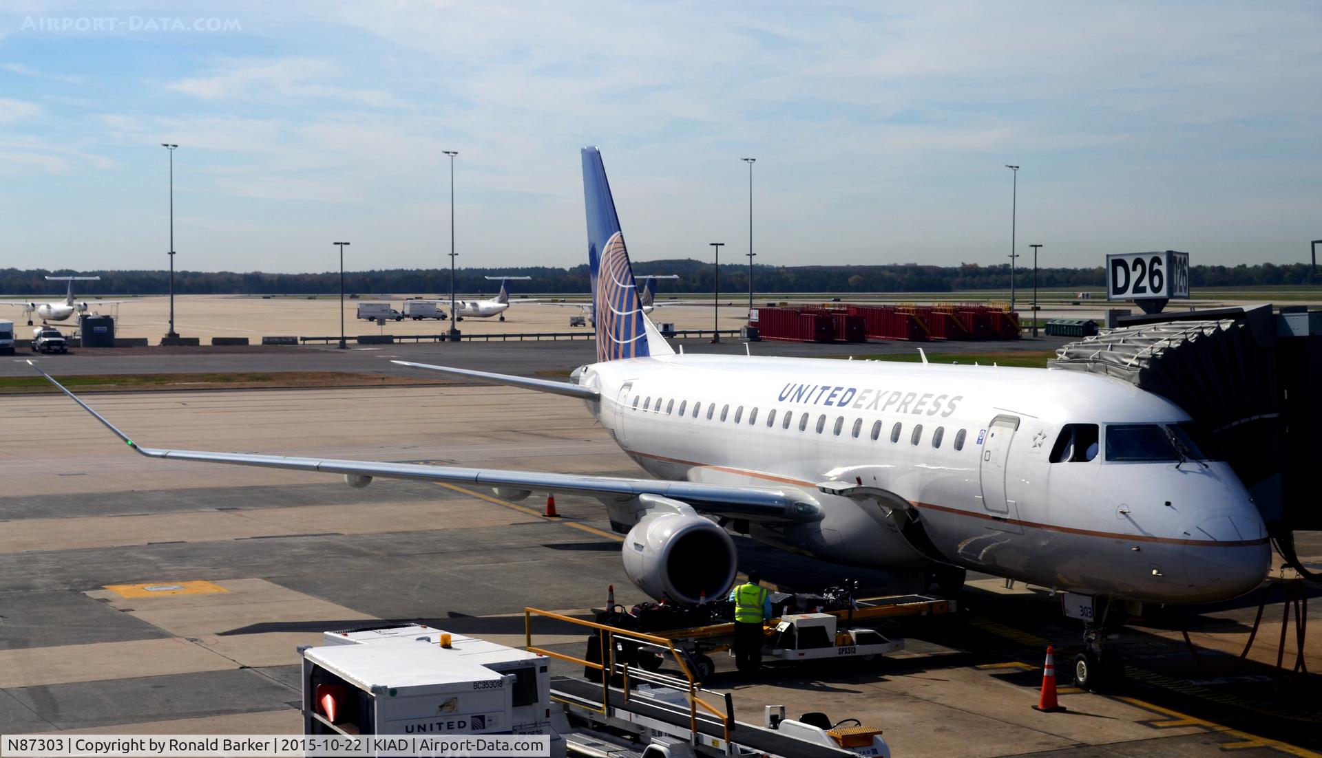 N87303, 2014 Embraer 175LR (ERJ-170-200LR) C/N 17000398, Gate D26 Dulles
