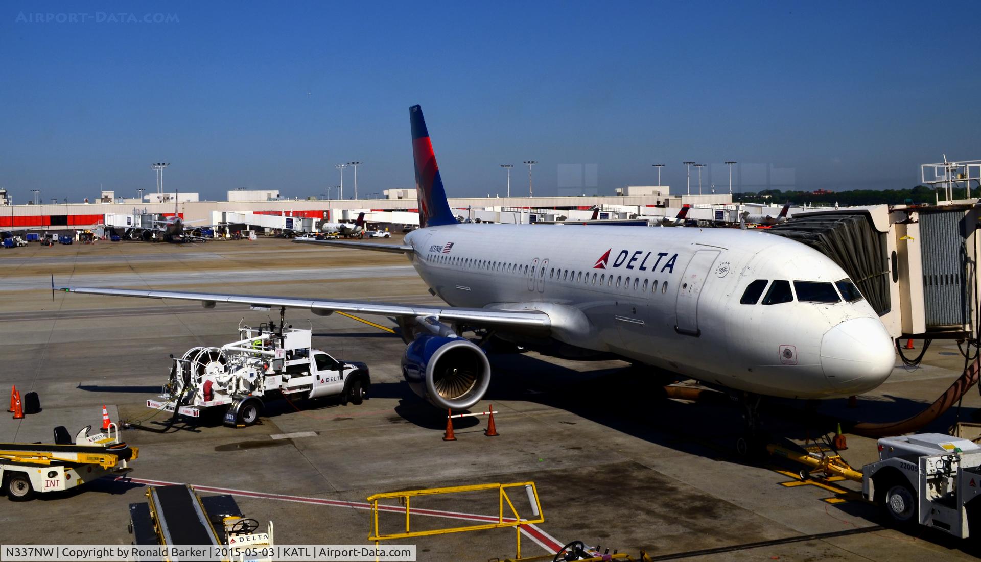 N337NW, 1992 Airbus A320-212 C/N 358, At the gate Atlanta