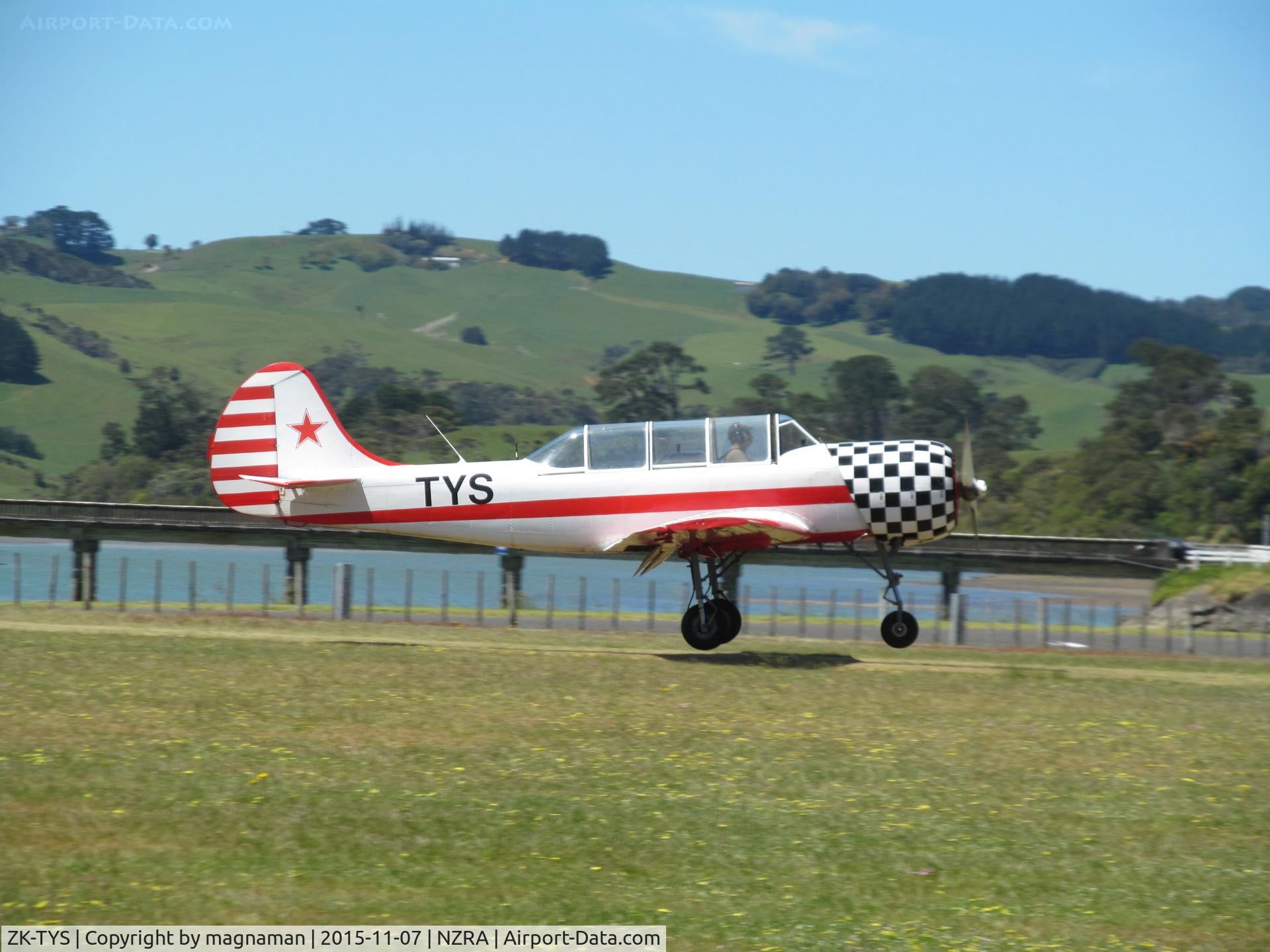 ZK-TYS, Yakovlev Yak-52 C/N 822809, landing at fly-in