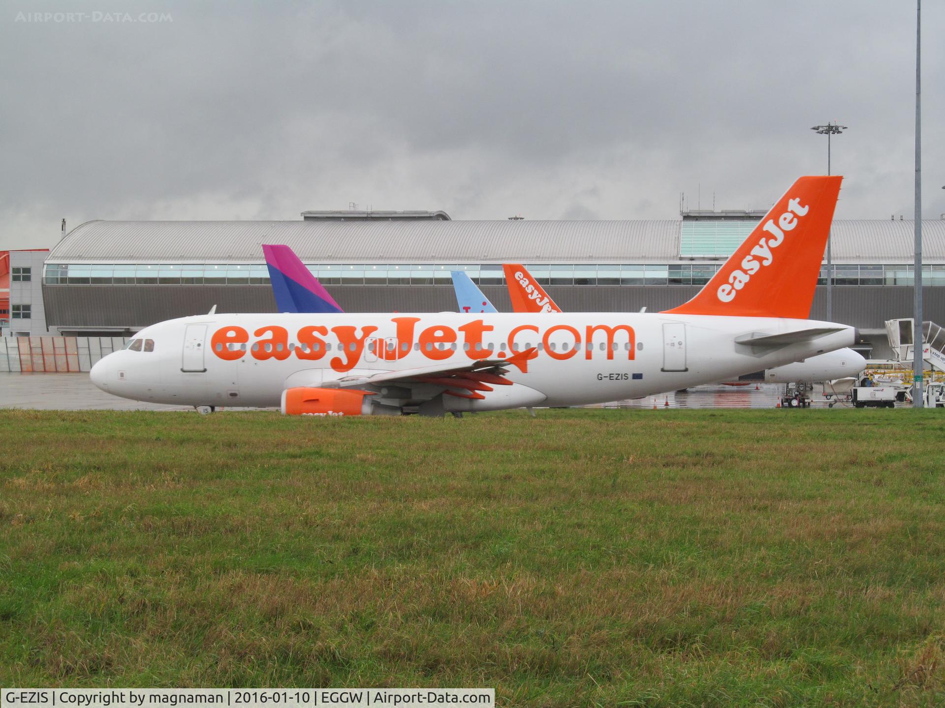 G-EZIS, 2005 Airbus A319-111 C/N 2528, at luton