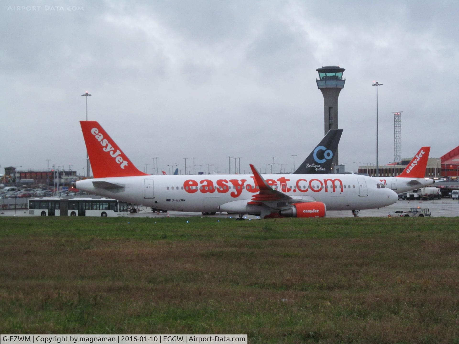 G-EZWM, 2013 Airbus A320-214 C/N 5739, taxying in