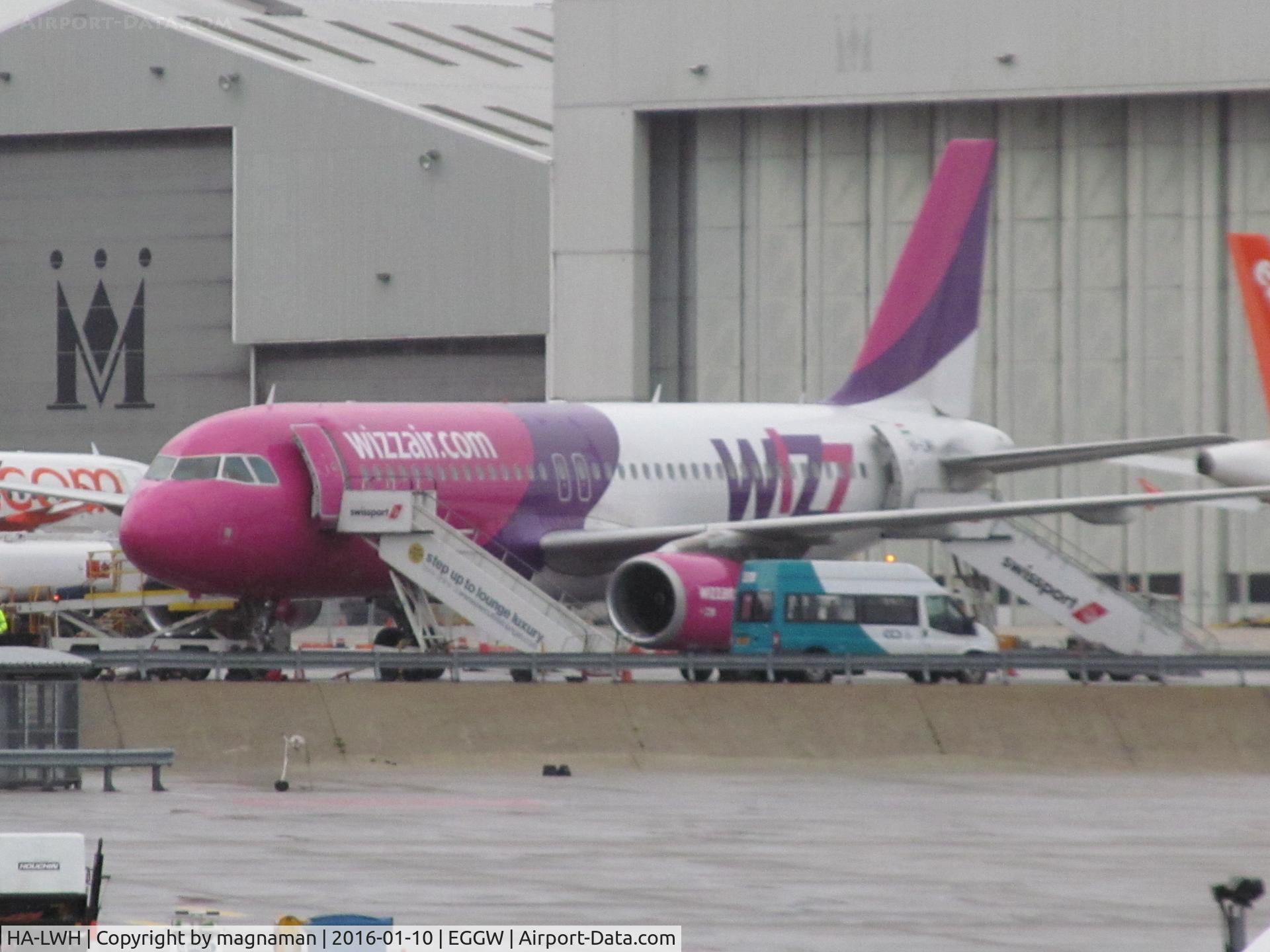 HA-LWH, 2011 Airbus A320-232 C/N 4621, wizzy jet - loads visit here