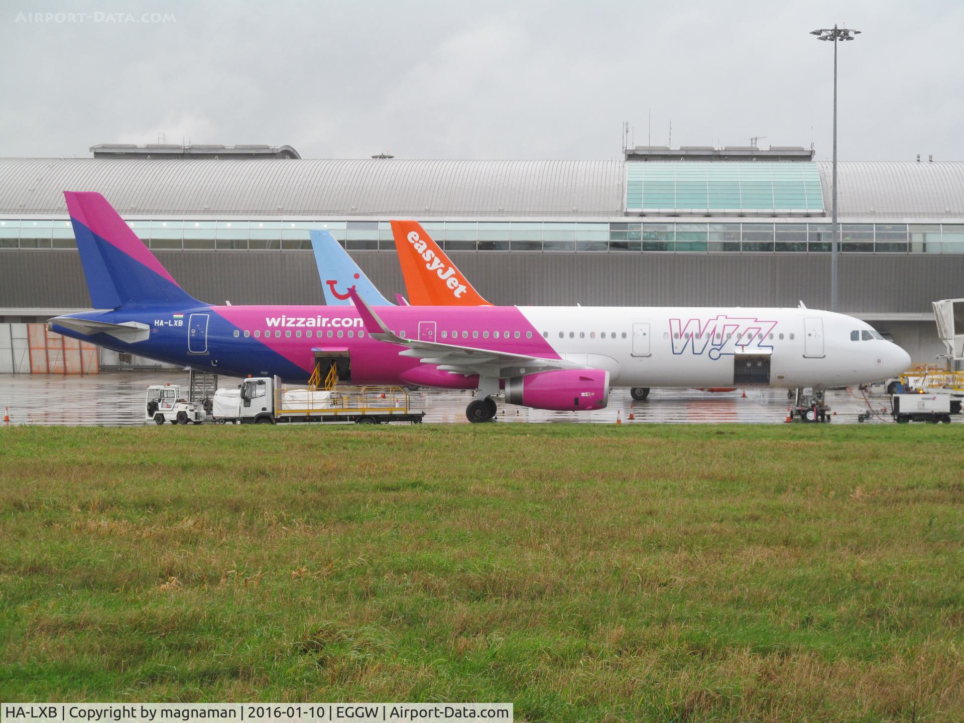 HA-LXB, 2015 Airbus A321-231 C/N 6910, at loooton