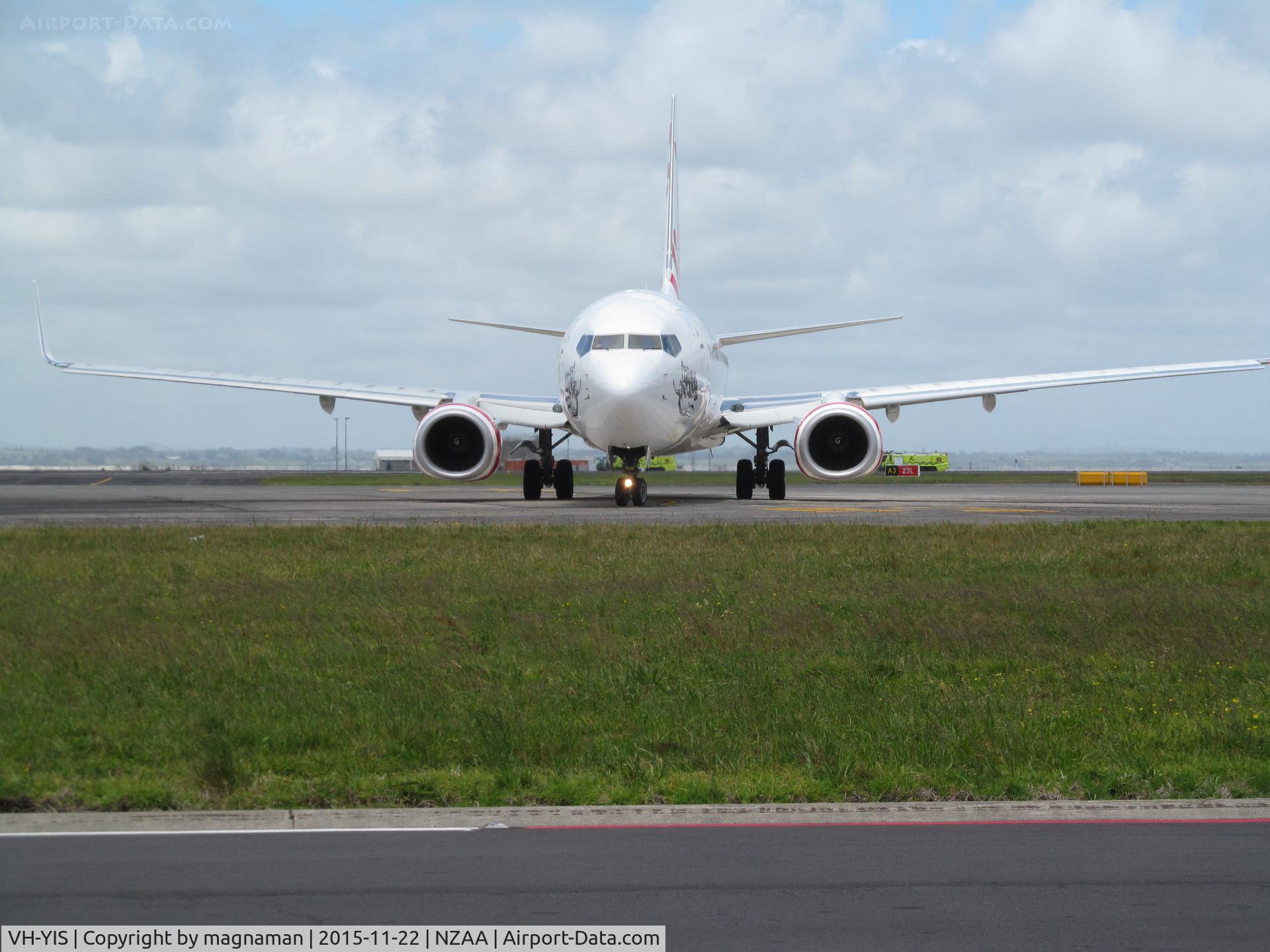 VH-YIS, 2012 Boeing 737-8FE C/N 39926, 737 with JAFFA reggie