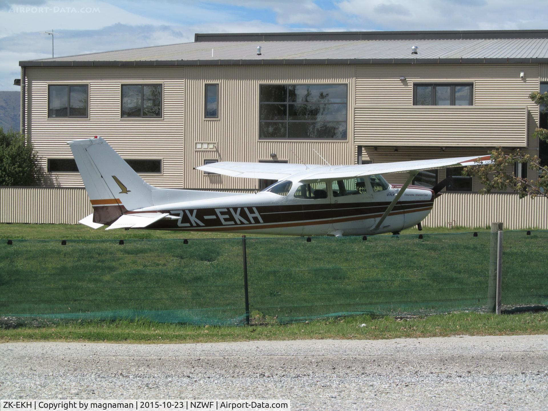 ZK-EKH, 1977 Cessna 172N C/N 17269841, At wanaka