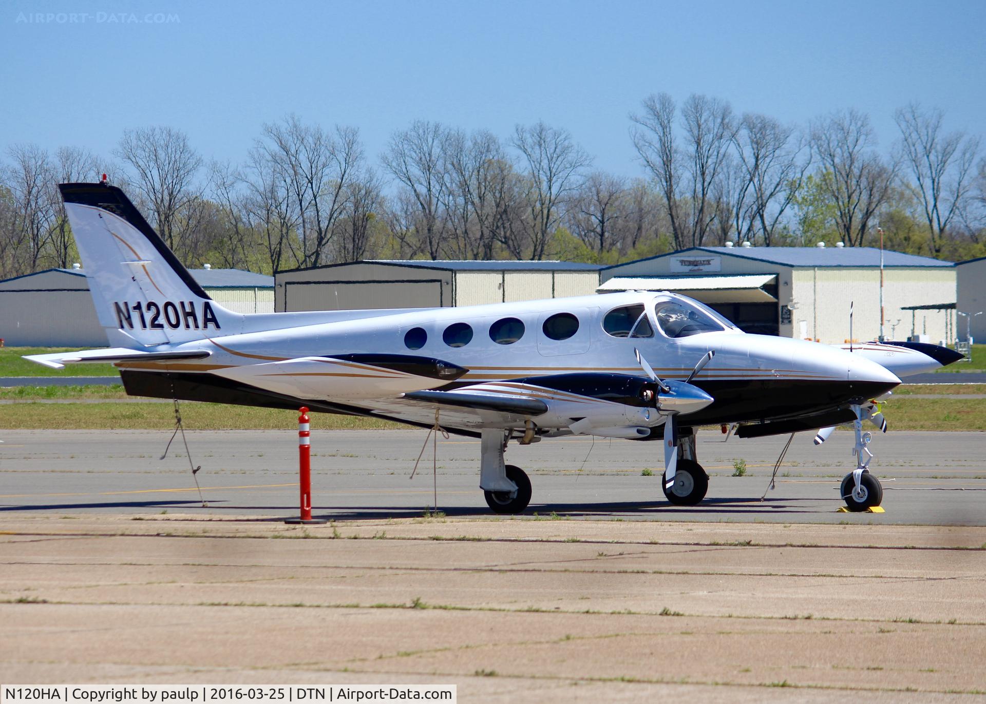 N120HA, 1977 Cessna 340A C/N 340A0295, At Downtown Shreveport.