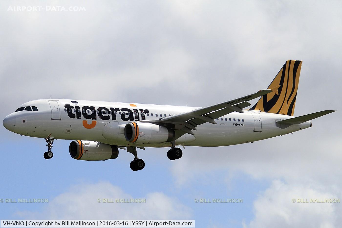 VH-VNO, 2009 Airbus A320-232 C/N 4053, finals to 16R