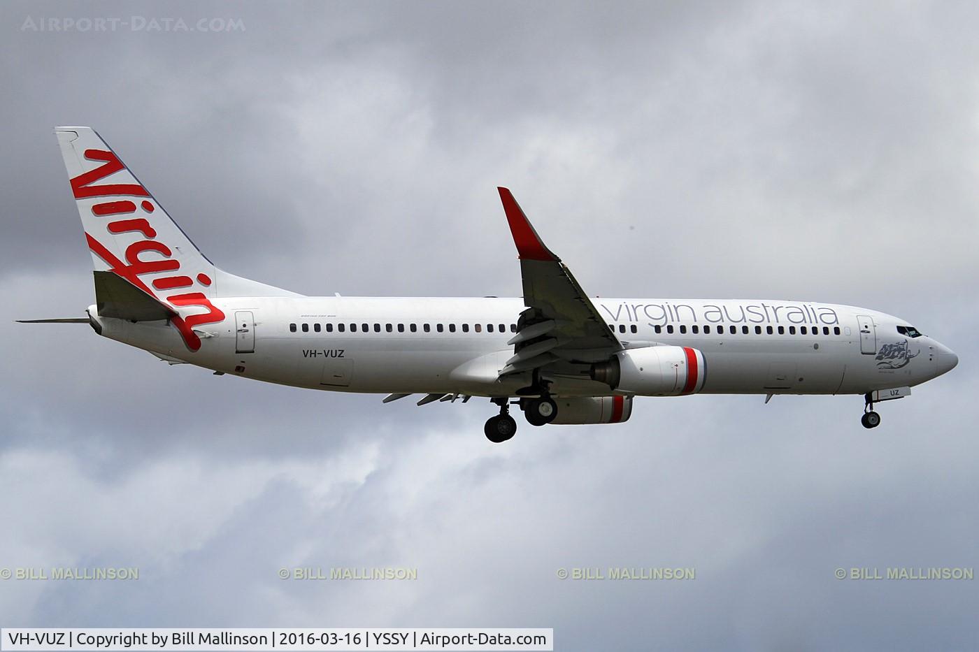 VH-VUZ, 2010 Boeing 737-8FE C/N 39921, finals to 16R