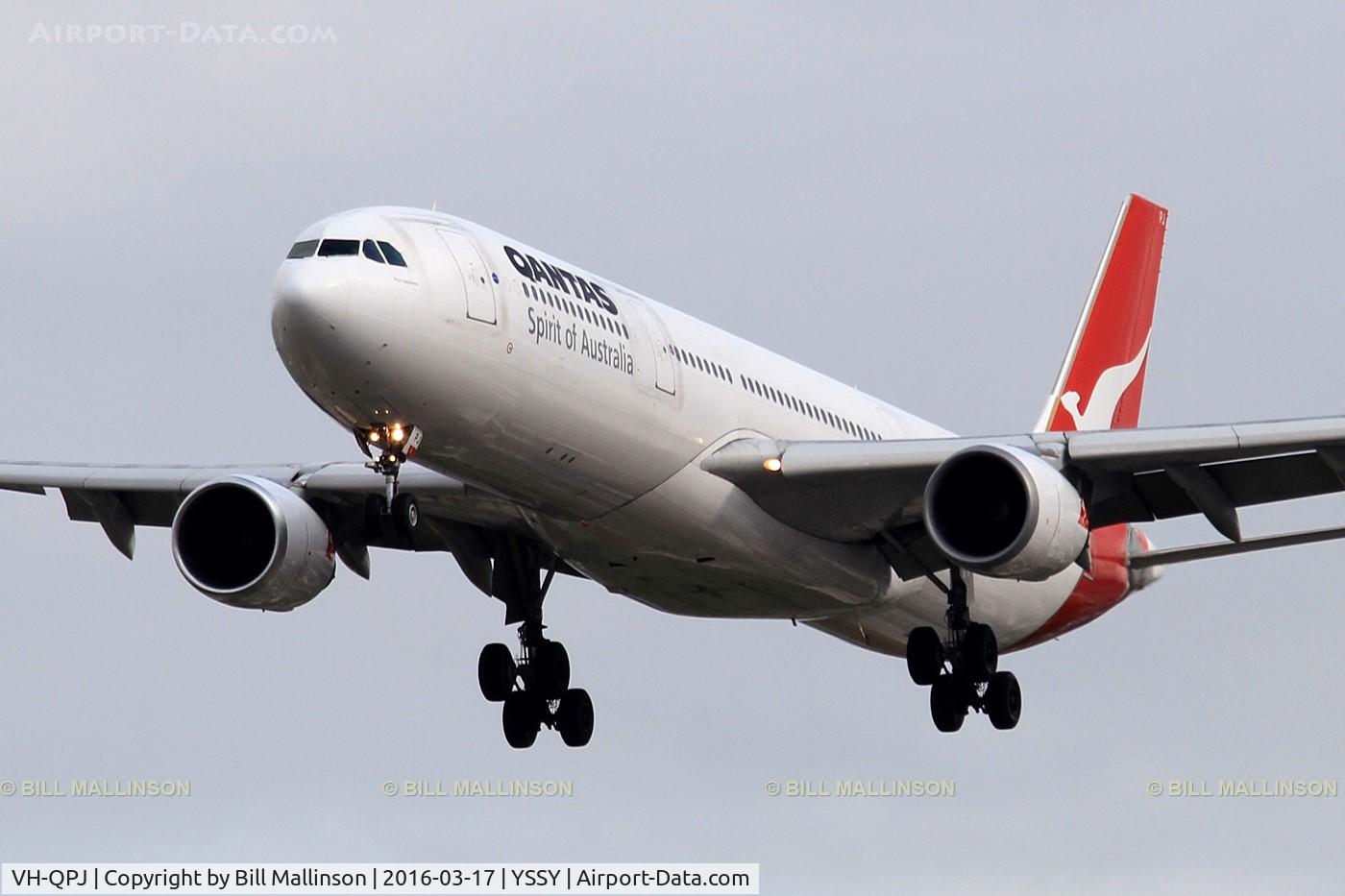 VH-QPJ, 2005 Airbus A330-303 C/N 712, finals to 16R