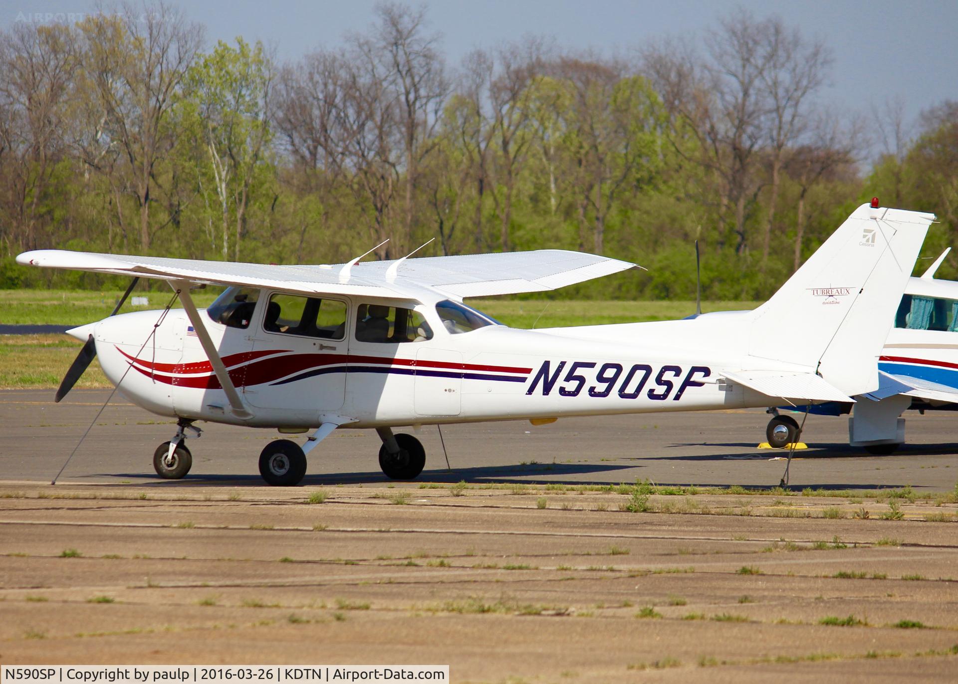 N590SP, 2000 Cessna 172S C/N 172S8520, At Downtown Shreveport.