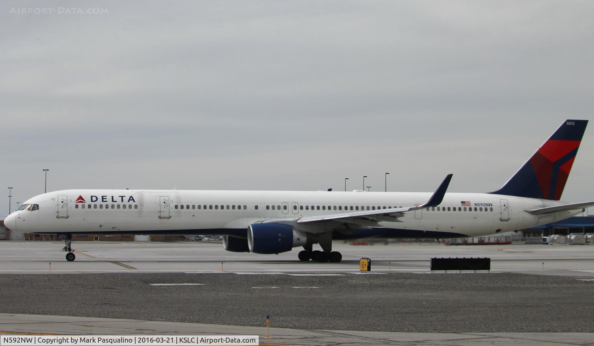 N592NW, 2003 Boeing 757-351 C/N 32992, Boeing 757-300