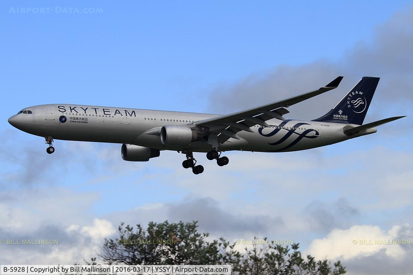 B-5928, 2013 Airbus A330-343X C/N 1430, finals to 16R