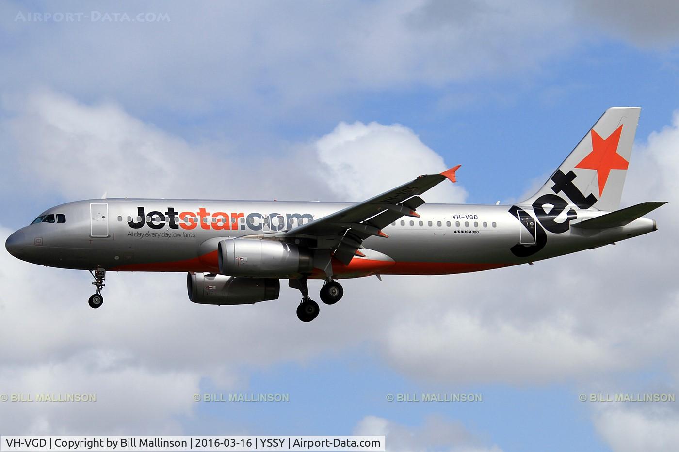 VH-VGD, Airbus A320-232 C/N 4527, finals to 16R