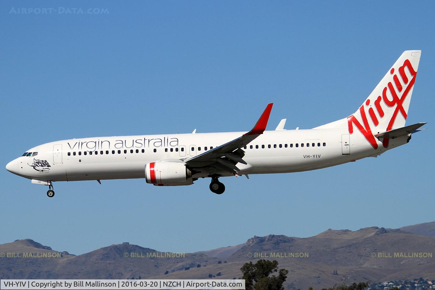 VH-YIV, 2013 Boeing 737-8FE C/N 40698, finals to 02