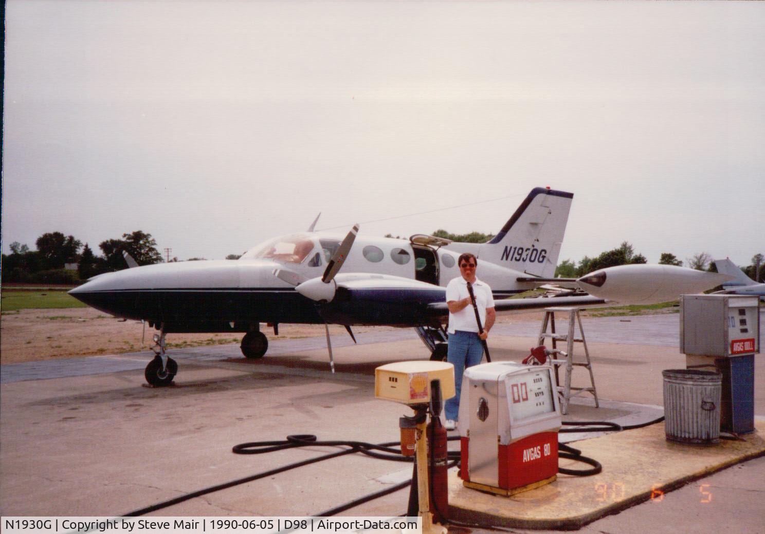 N1930G, 1974 Cessna 421B Golden Eagle C/N 421B0831, Filling the 421 at Romeo, Michigan in the summer of 1990