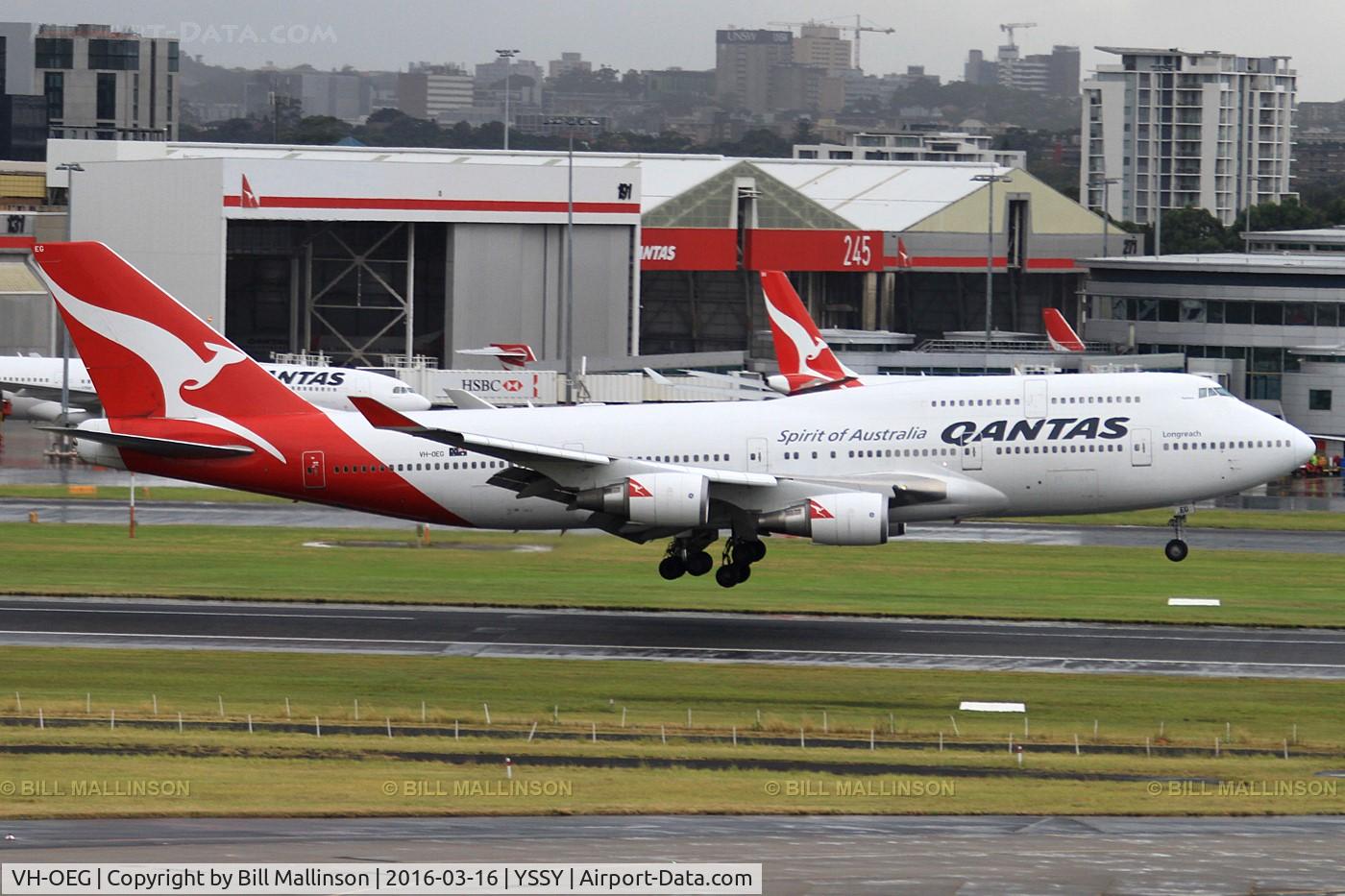 VH-OEG, 2002 Boeing 747-438/ER C/N 32911, ready to touch 16R