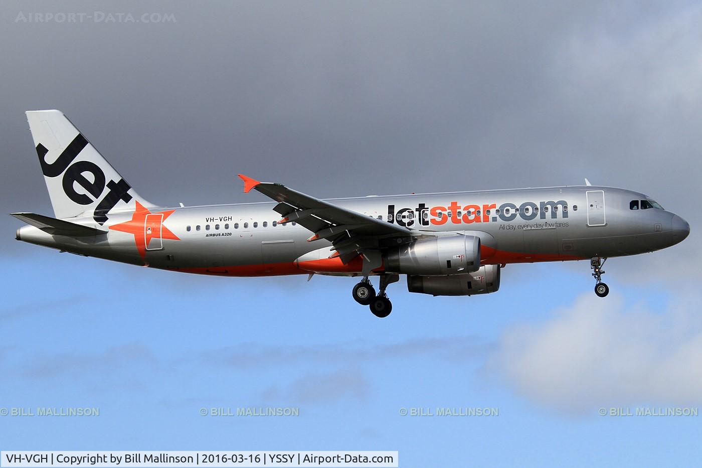 VH-VGH, 2010 Airbus A320-232 C/N 4495, finals to 16R