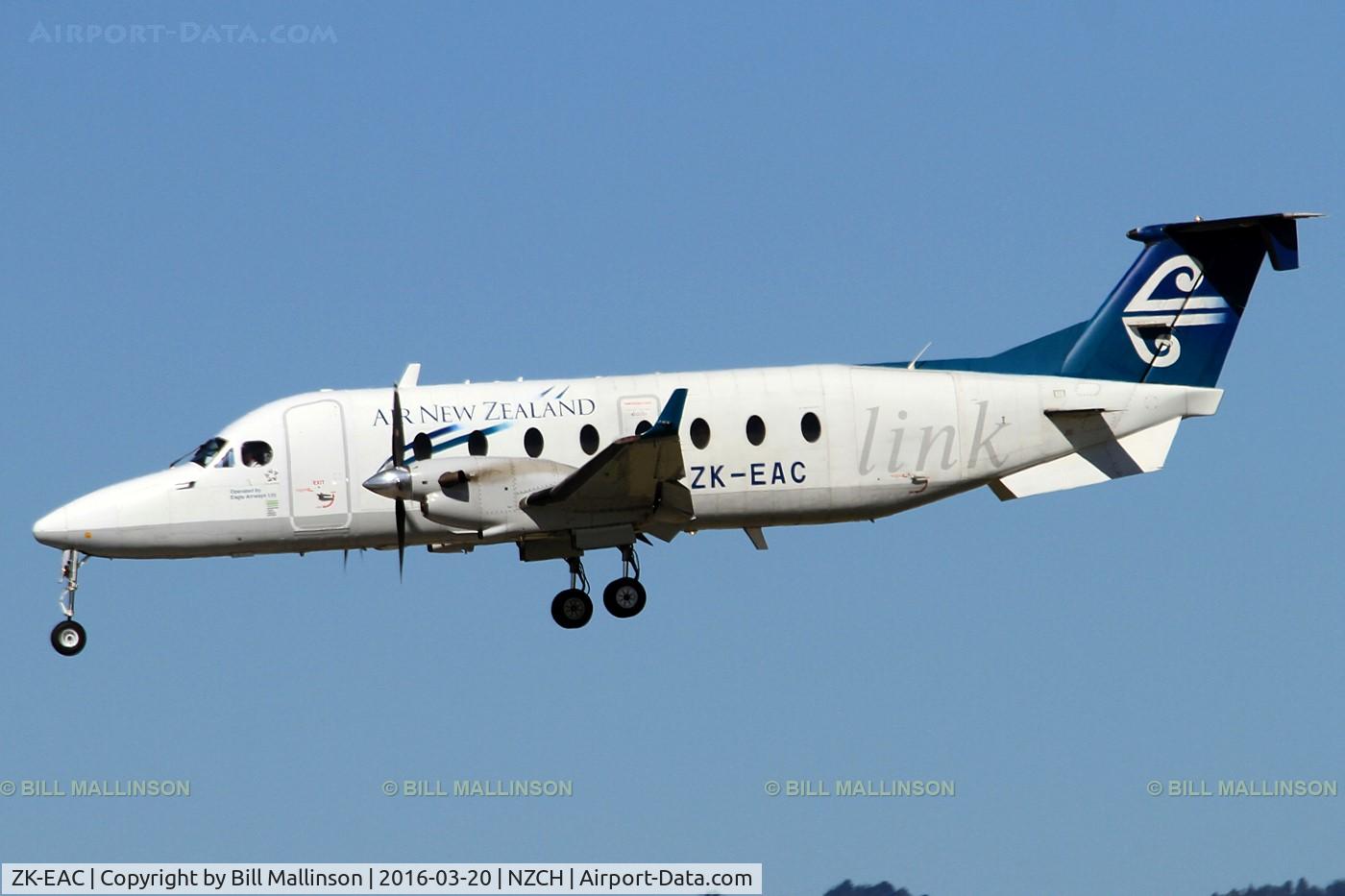 ZK-EAC, 2001 Raytheon 1900D C/N UE-426, finals to 02