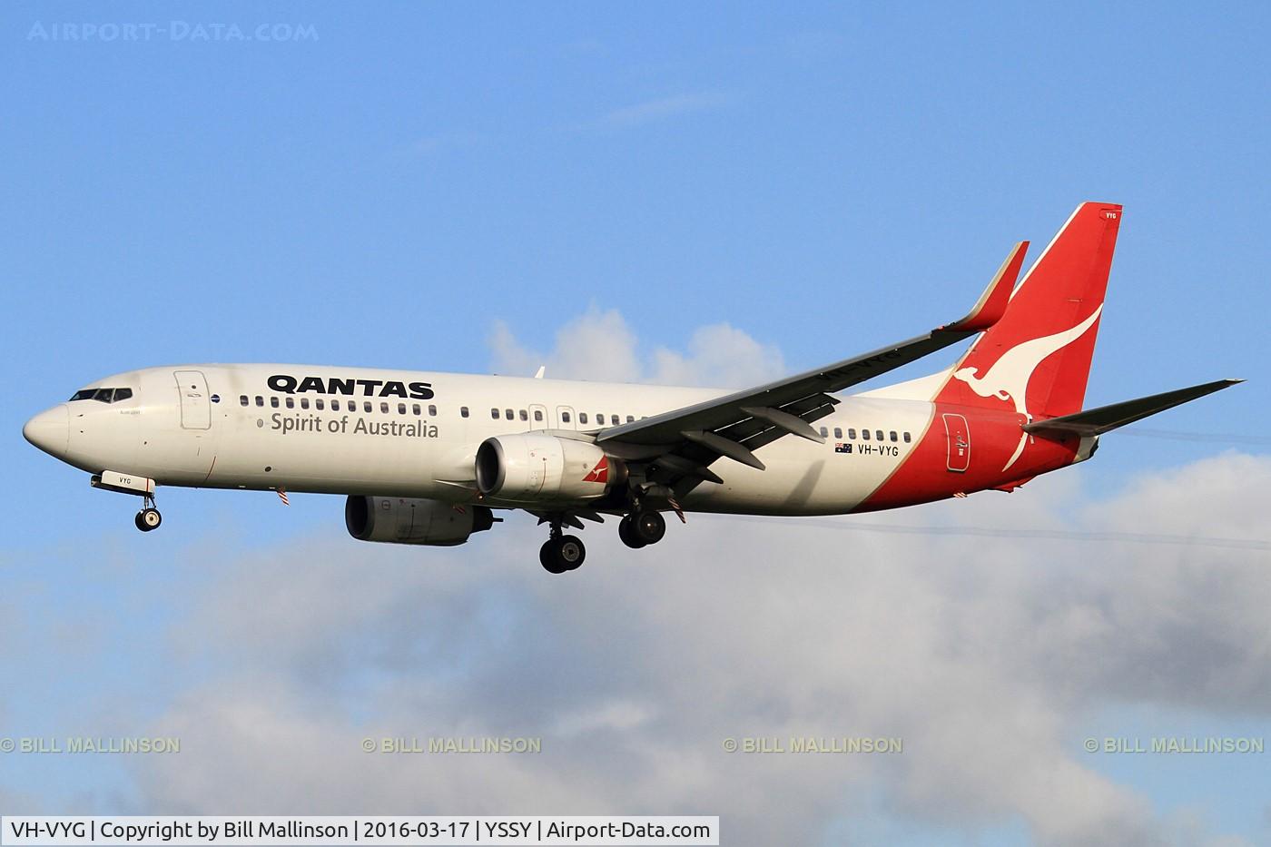 VH-VYG, 2005 Boeing 737-838 C/N 33995, finals to 16R