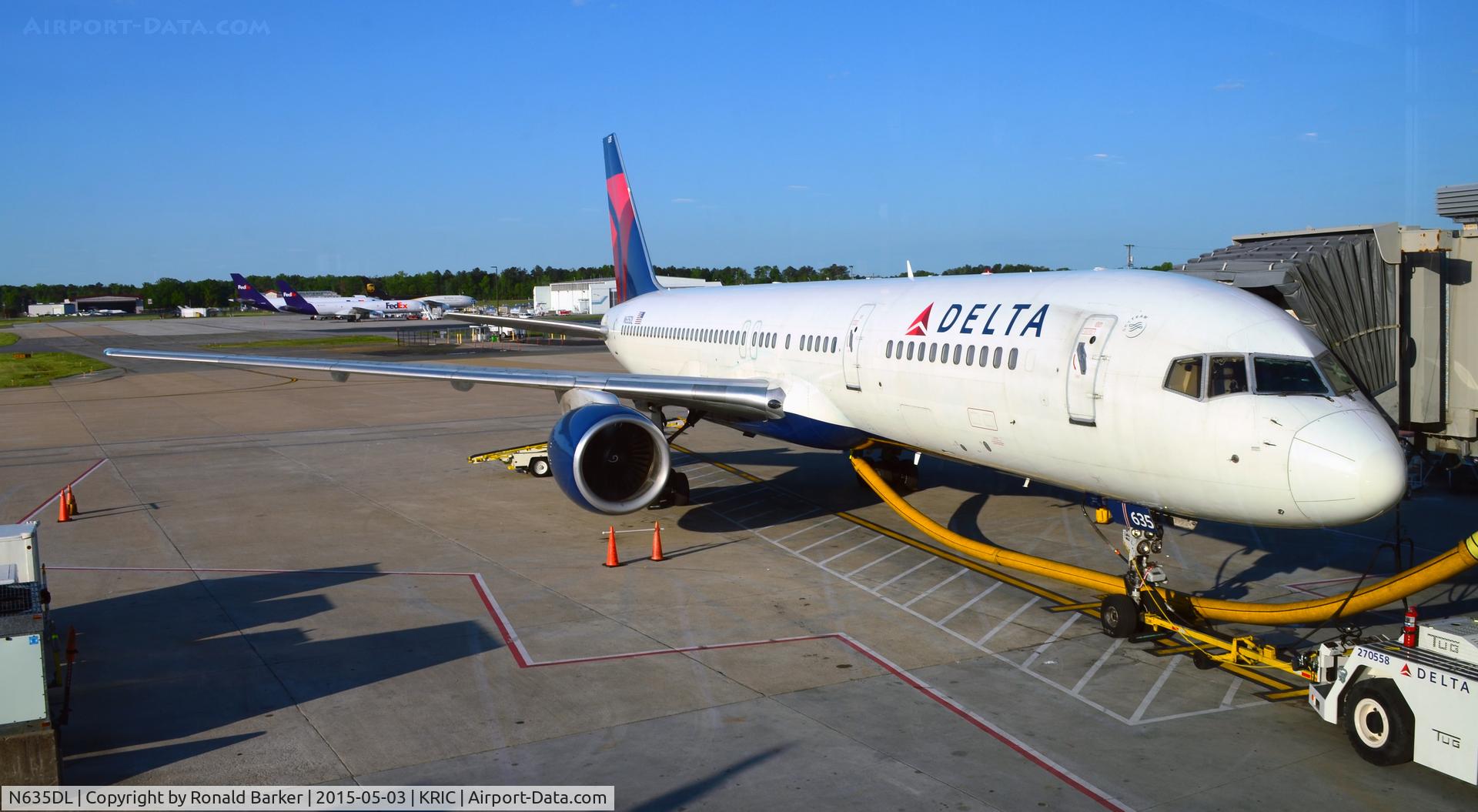 N635DL, 1988 Boeing 757-232 C/N 23762, At the gate Richmond