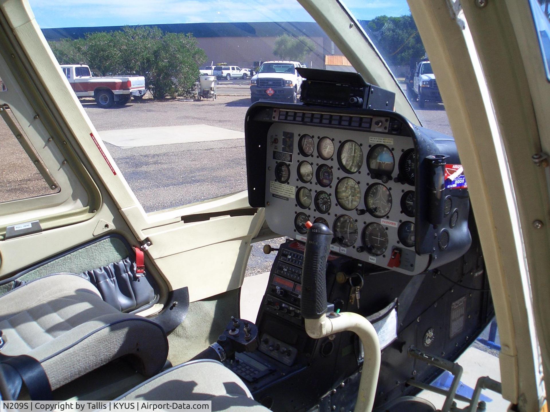 N209S, 1981 Bell 206B JetRanger III C/N 3511, Cockpit