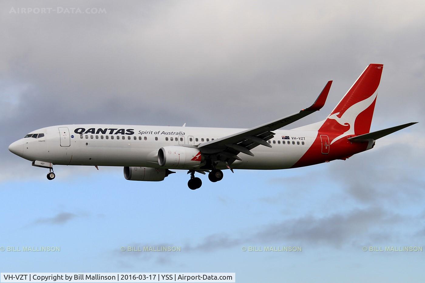 VH-VZT, 2011 Boeing 737-838 C/N 34186, finals to 16R