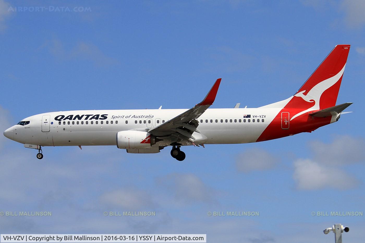 VH-VZV, 2011 Boeing 737-838 C/N 34189, finals to 16R