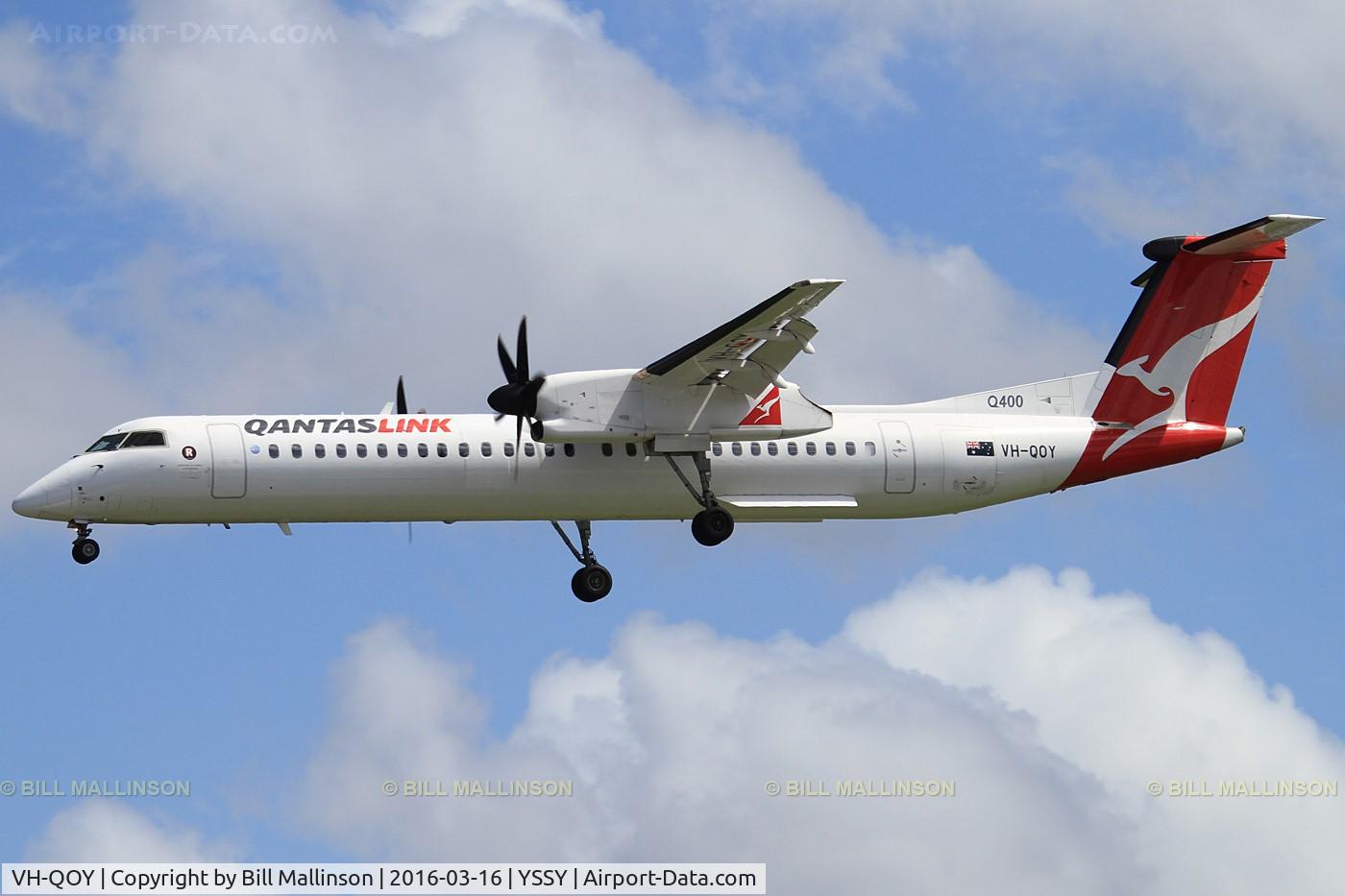VH-QOY, 2010 De Havilland Canada DHC-8-402Q Dash 8 Dash 8 C/N 4288, finals to 16R