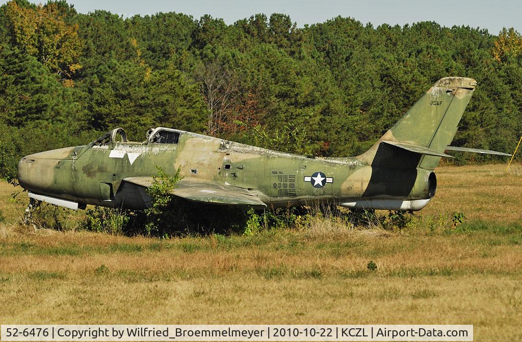 52-6476, 1952 Republic F-84F Thunderstreak C/N Not found 52-6476, Near Calhoun Airport is Mercer Air Field on the other side of the I-75. Parked at this location is a F-84.