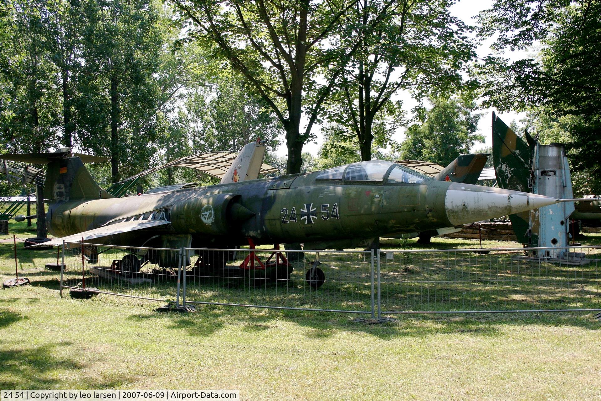 24 54, Lockheed F-104G Starfighter C/N 683-8202, Merseburg Museum 9.6.07
