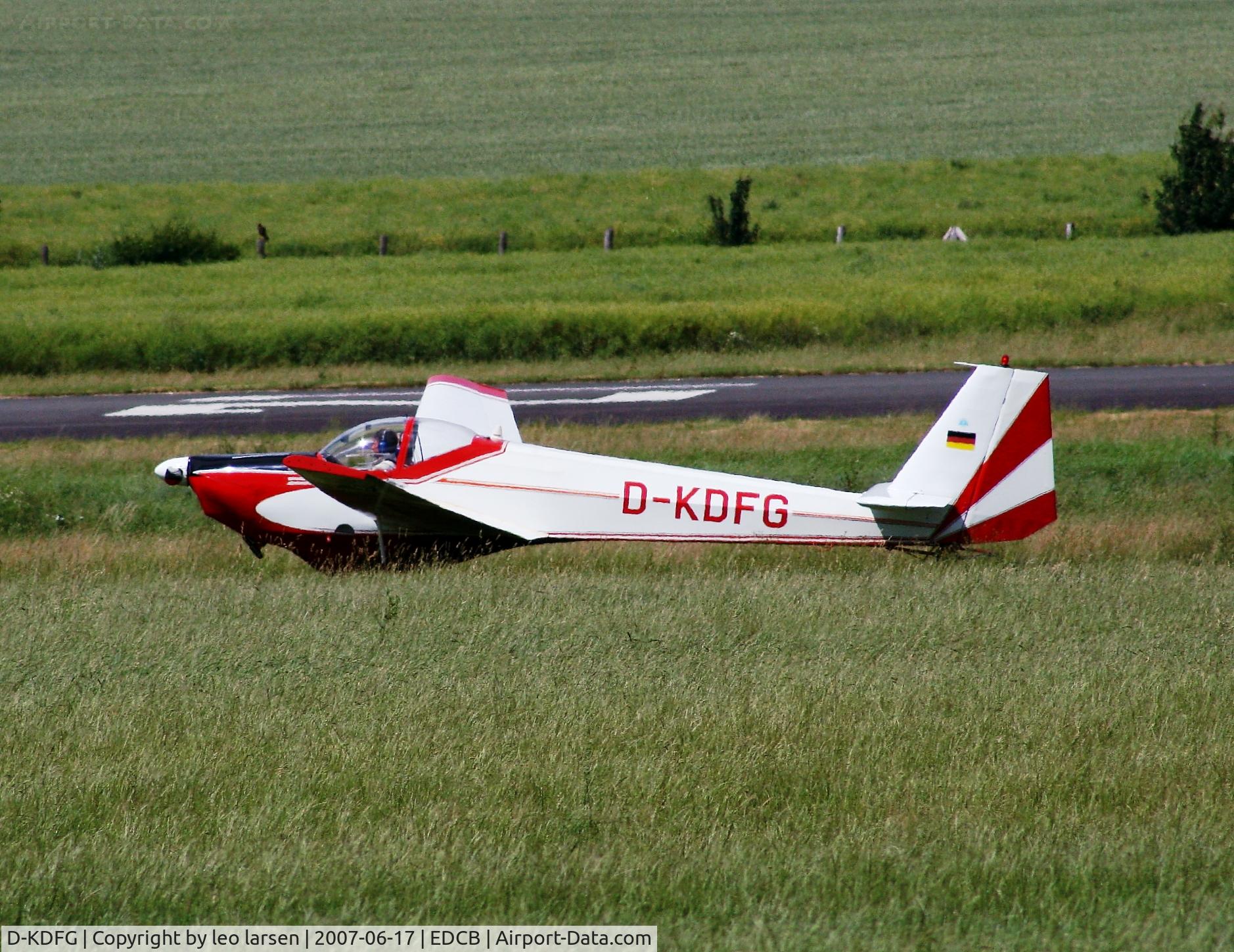 D-KDFG, Scheibe SF-25C Falke 1700 C/N 44207, Ballenstedt  17.6.07
