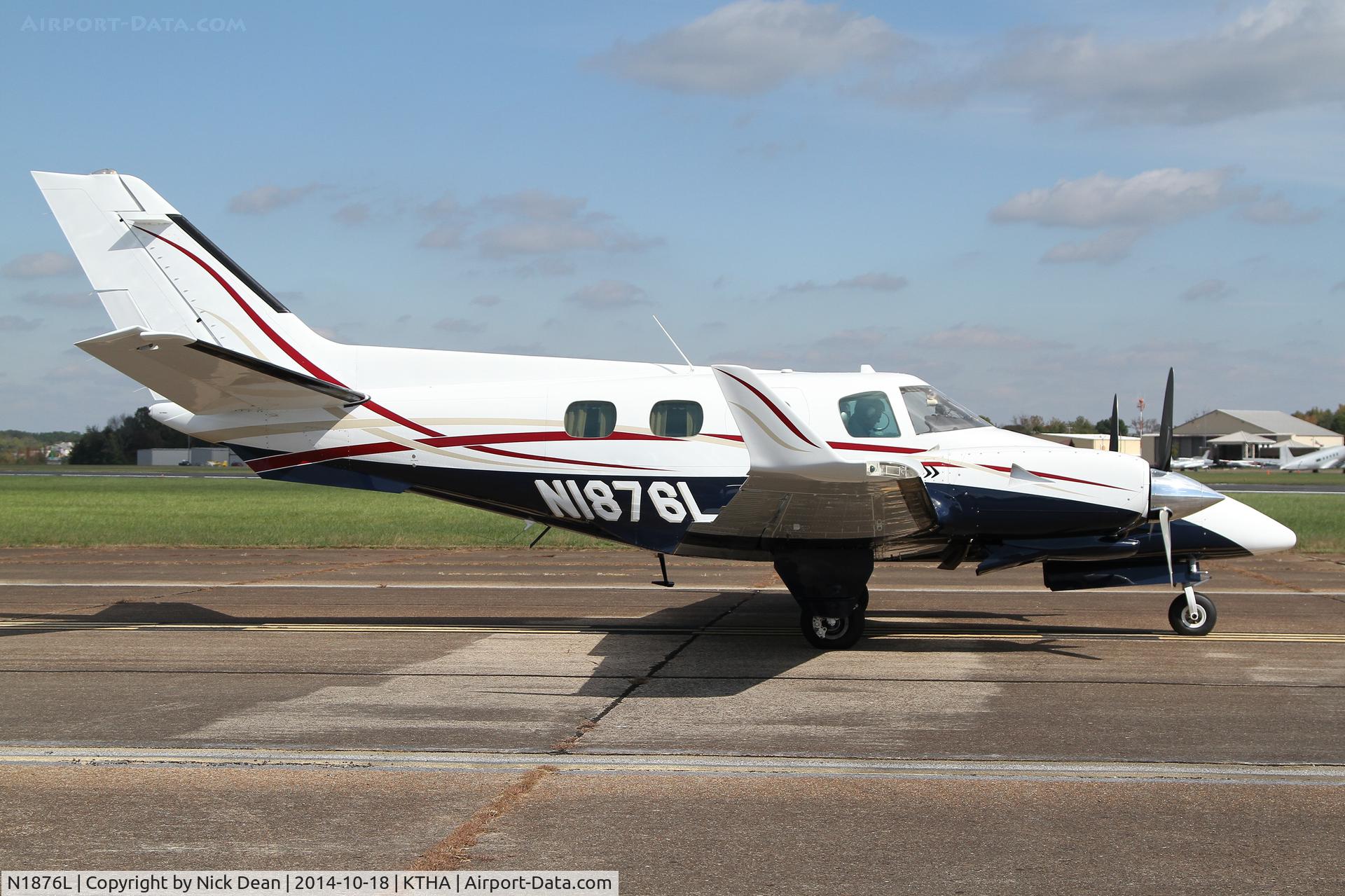 N1876L, 1976 Beech B-60 Duke C/N P-386, DFA 2014 at the Beech Party