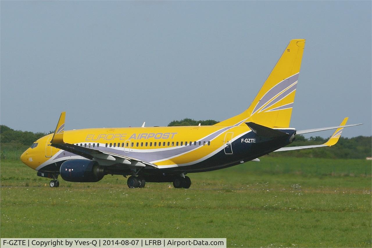 F-GZTE, 1999 Boeing 737-73S C/N 29080, Boeing 737-73S, Take off run rwy 25L, Brest-Bretagne Airport (LFRB-BES)