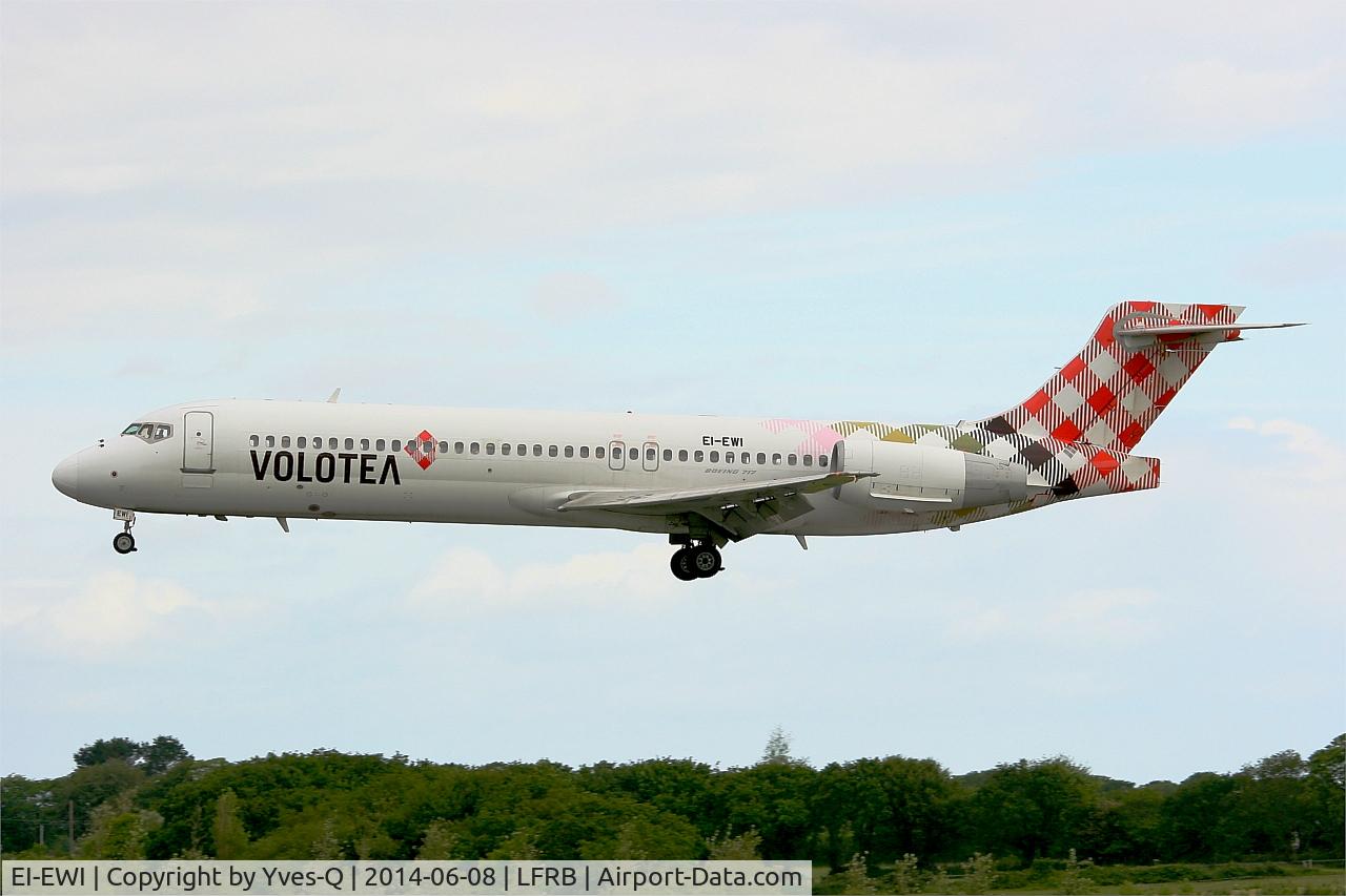 EI-EWI, 2003 Boeing 717-2BL C/N 55170, Boeing 717-2BL, On final rwy 07R, Brest-Bretagne Airport (LFRB-BES)