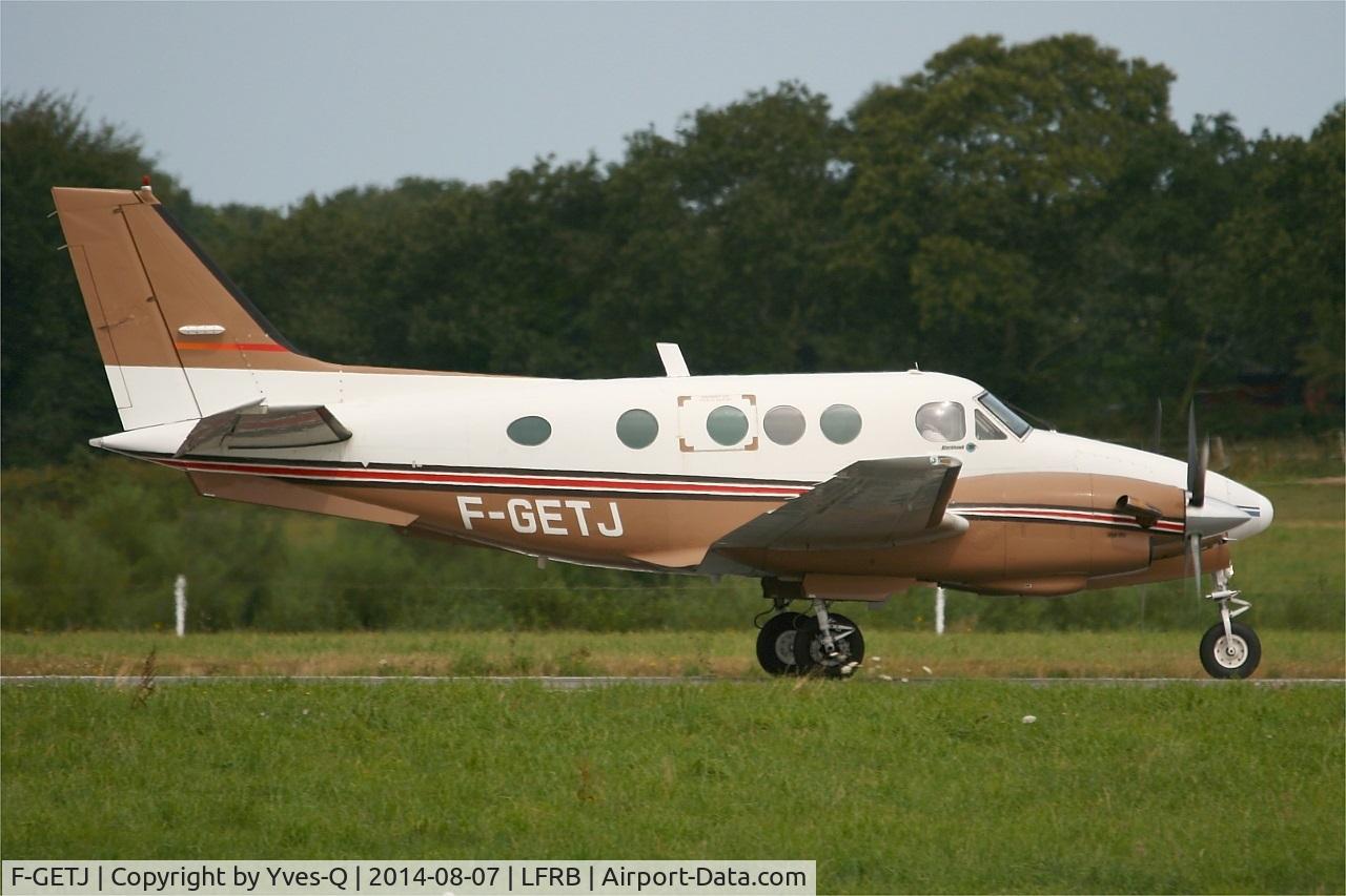 F-GETJ, 1978 Beech E90 King Air C/N LW-296, Beech E90 King Air, Taxiing to holding point rwy 25L, Brest-Bretagne Airport (LFRB-BES)