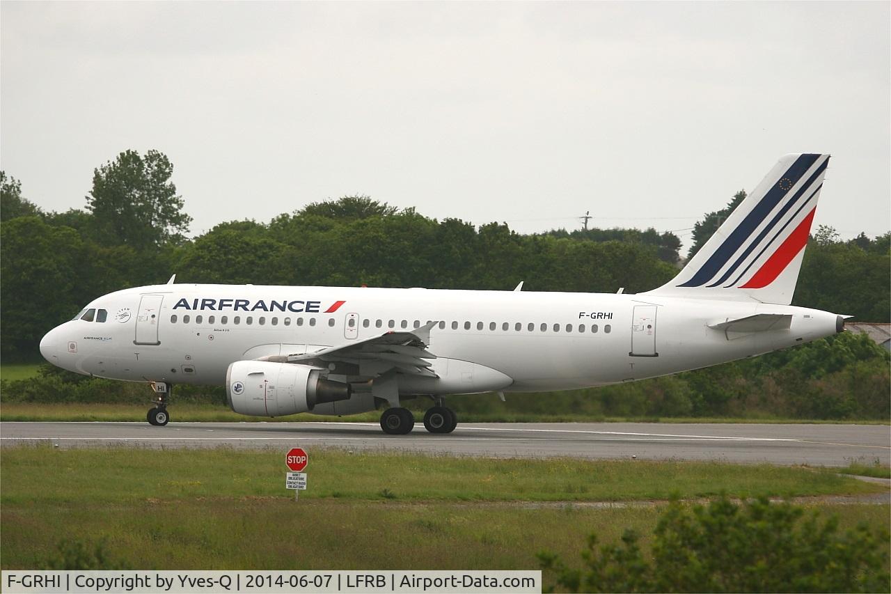 F-GRHI, 2000 Airbus A319-111 C/N 1169, Airbus A319-111, Lining up prior take off rwy 25L, Brest-Bretagne Airport (LFRB-BES)