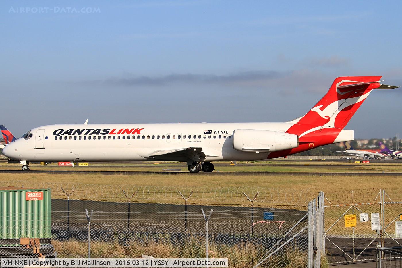 VH-NXE, 2000 Boeing 717-200 C/N 55063, taxi to 34R