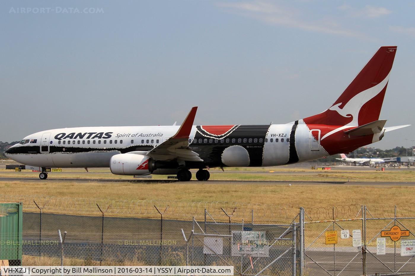 VH-XZJ, 2013 Boeing 737-838 C/N 39365, taxiing to 34R