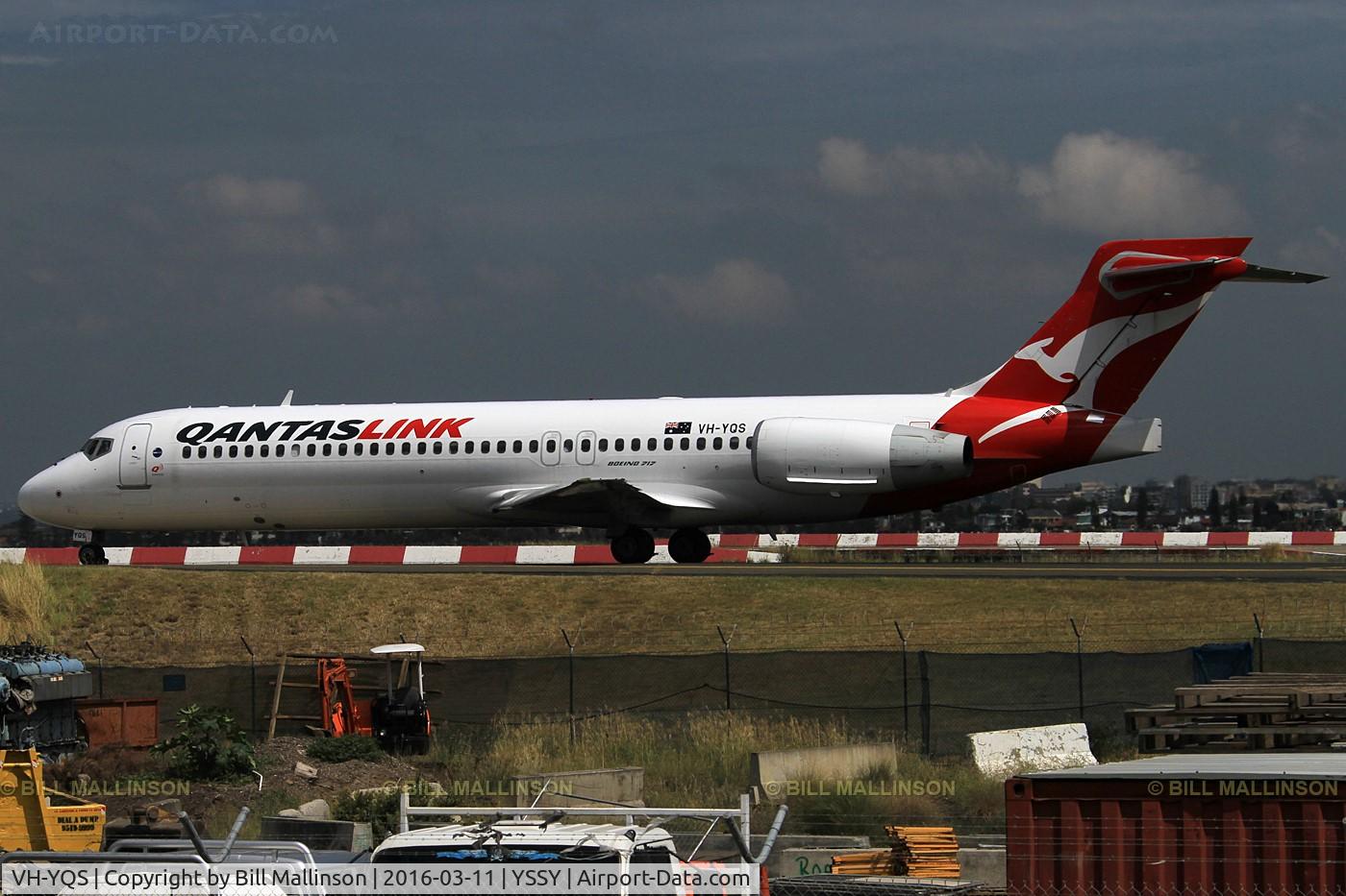 VH-YQS, 2004 Boeing 717-2BL C/N 55178, taxiing to 34R