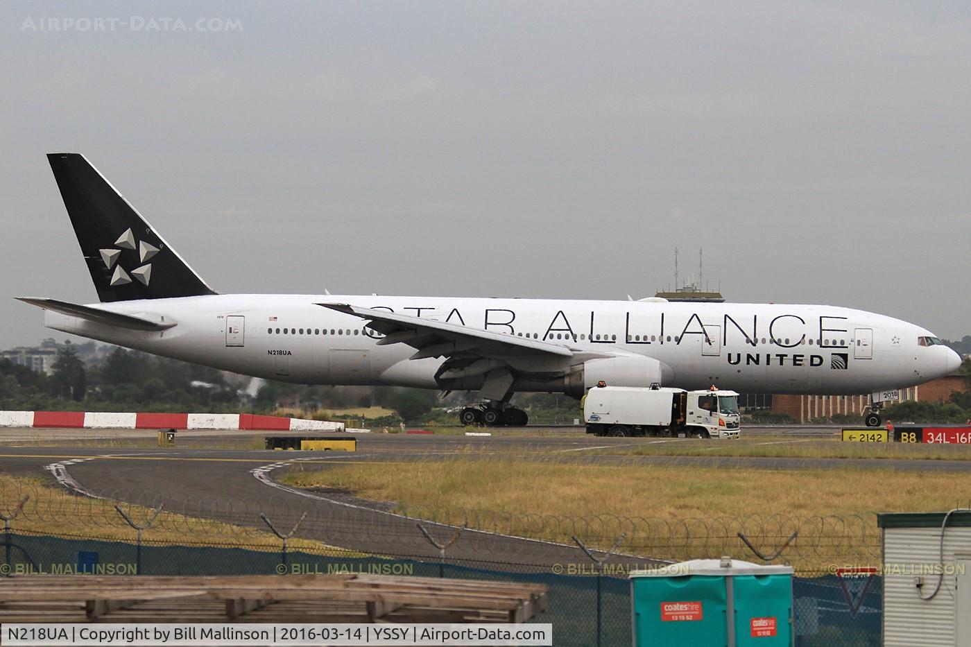 N218UA, 2001 Boeing 777-222 C/N 30222, taxiing from 34L