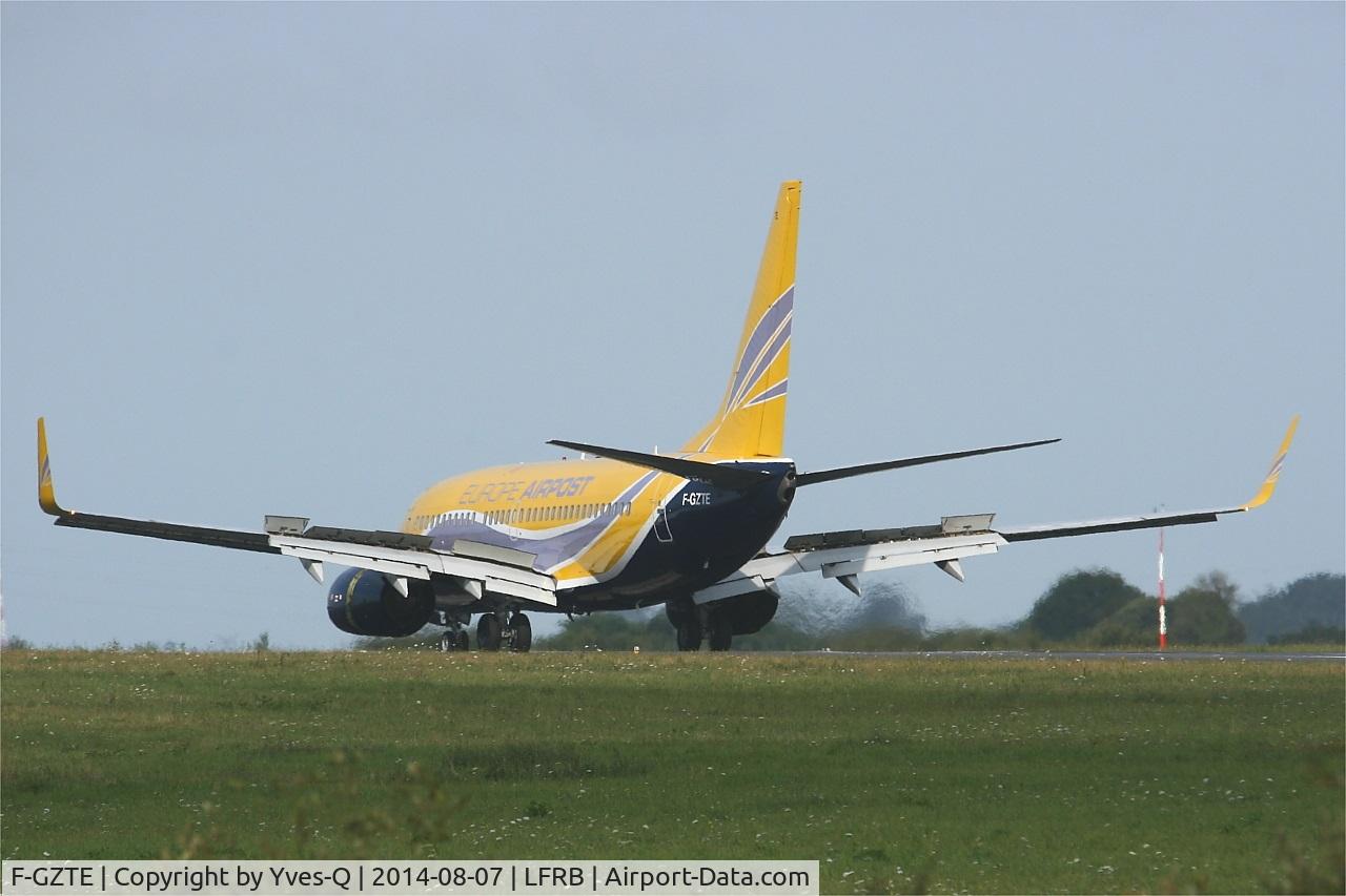 F-GZTE, 1999 Boeing 737-73S C/N 29080, Boeing 737-73S, Max reverse thrust landing point rwy 25L, Brest-Bretagne Airport (LFRB-BES)