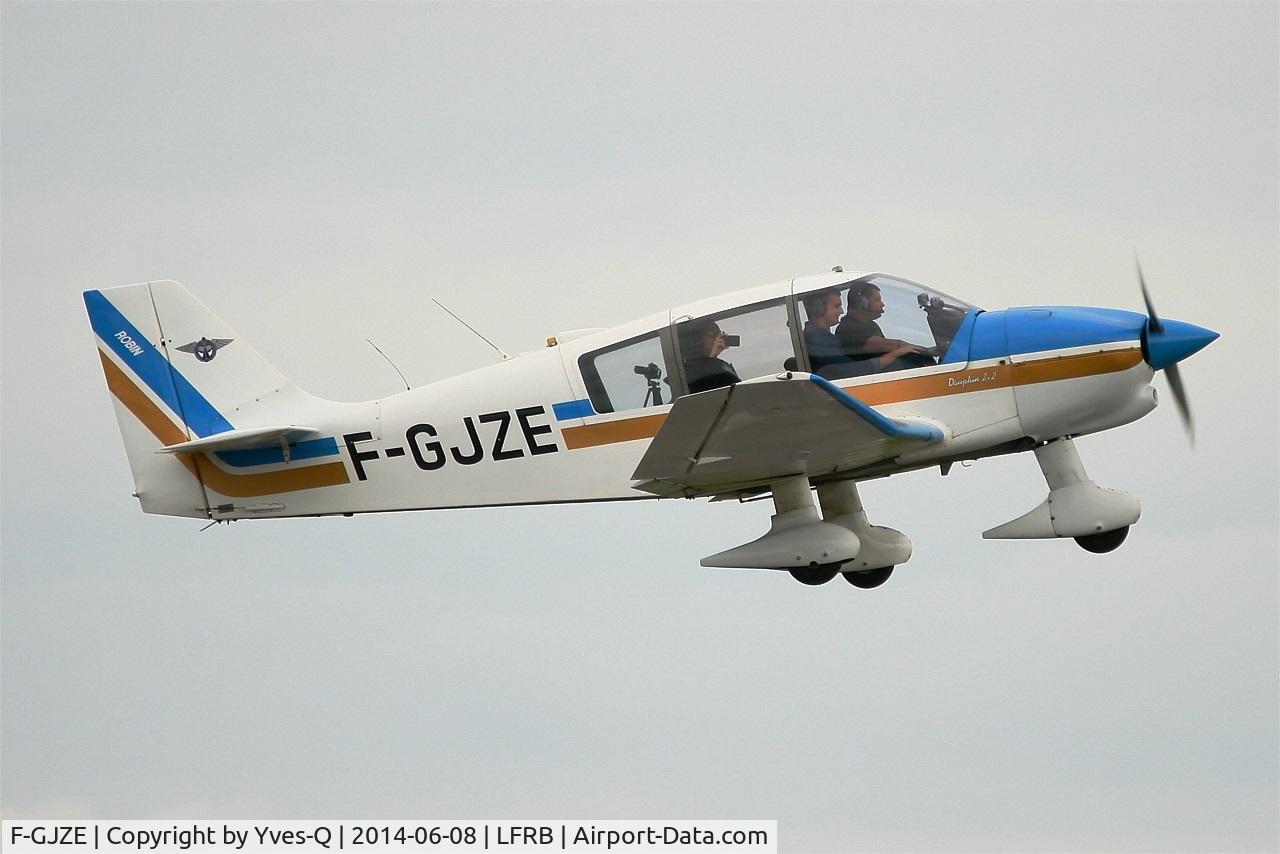 F-GJZE, Robin DR-400-120 Petit Prince C/N 2005, Robin DR-400-120, Take off rwy 07R, Brest-Bretagne airport (LFRB-BES)