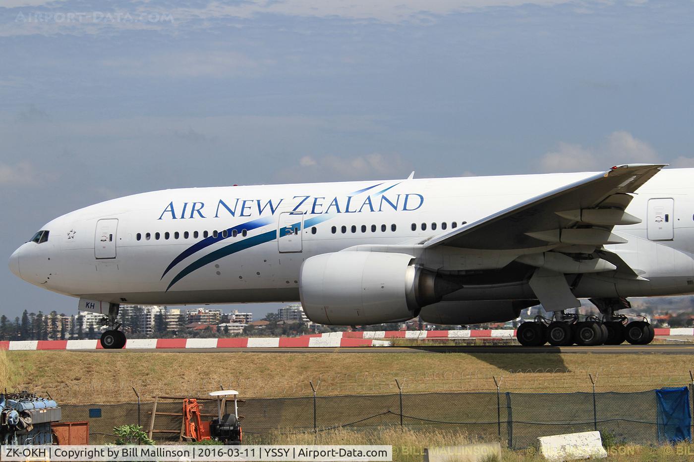 ZK-OKH, 2007 Boeing 777-219/ER C/N 34379, taxiing to 34R