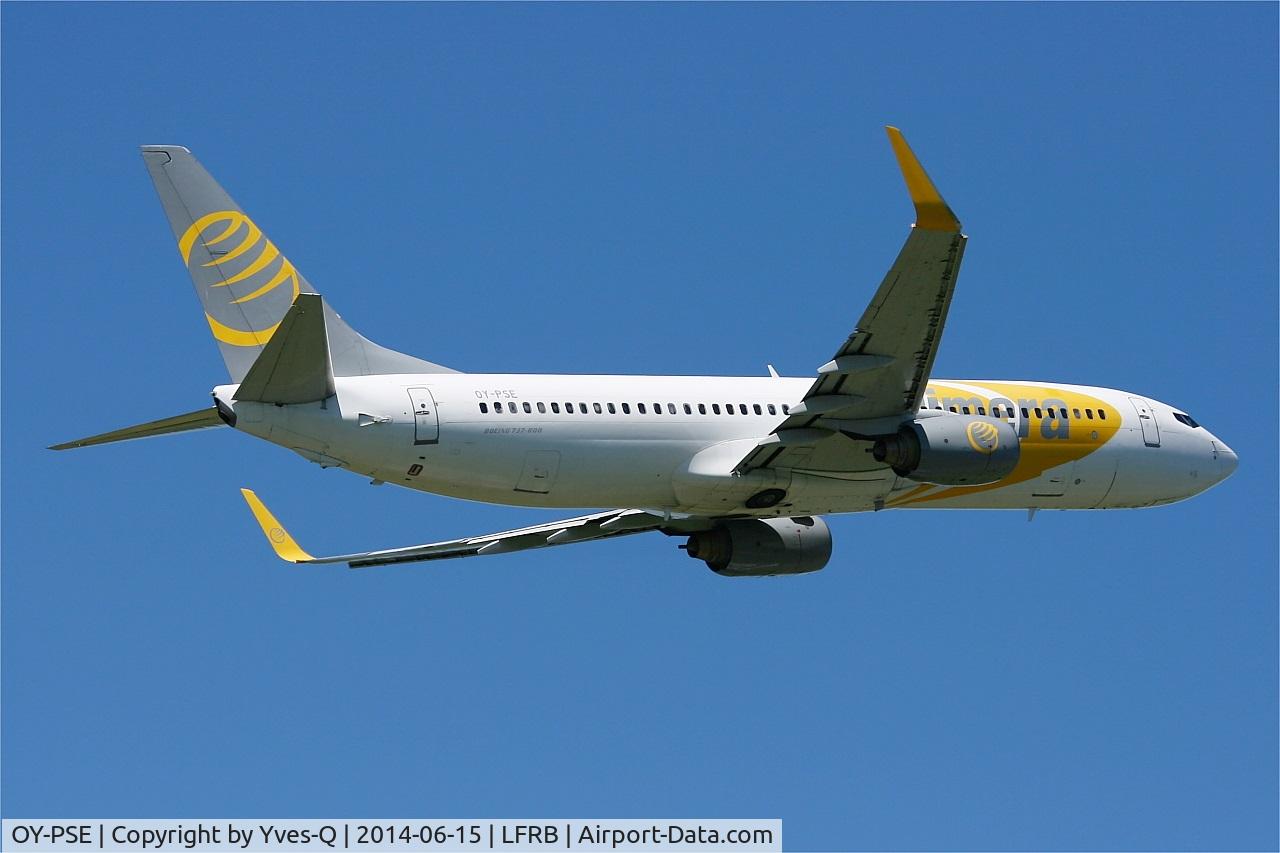 OY-PSE, 2000 Boeing 737-809 C/N 30664, Boeing 737-809, Take-off Rwy 07R, Brest-Bretagne Airport (LFRB-BES)