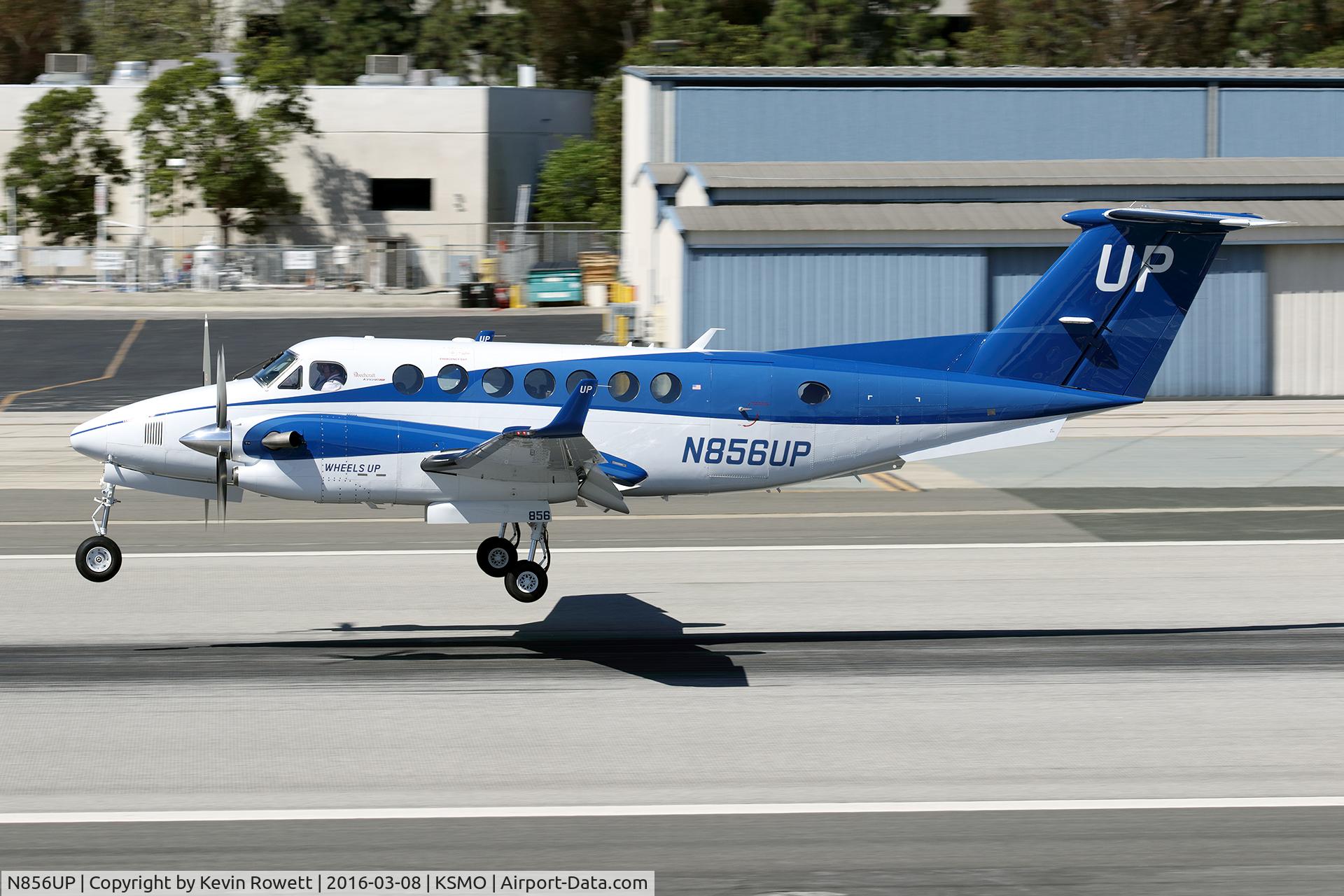 N856UP, 2015 Beechcraft 350i Super King Air (B300) C/N FL-1029, Landing at KSMO