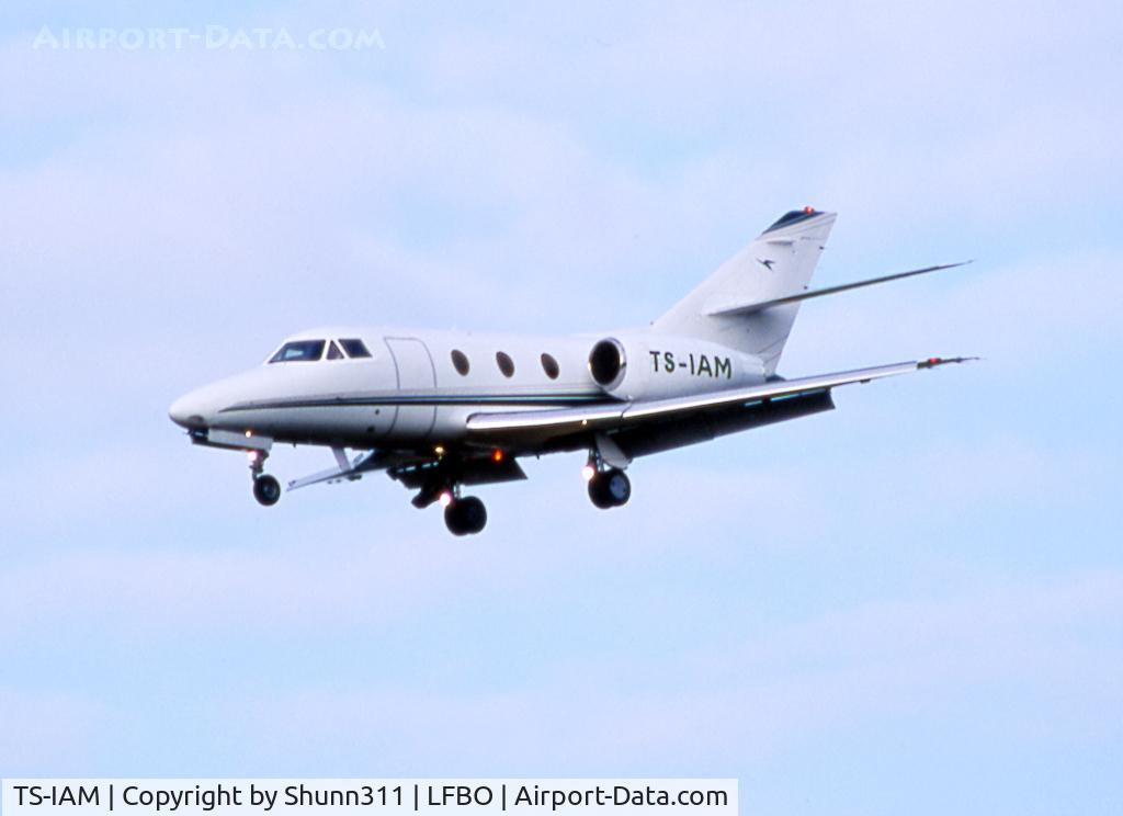 TS-IAM, 1982 Dassault Falcon 10 C/N 195, Landing rwy 32L