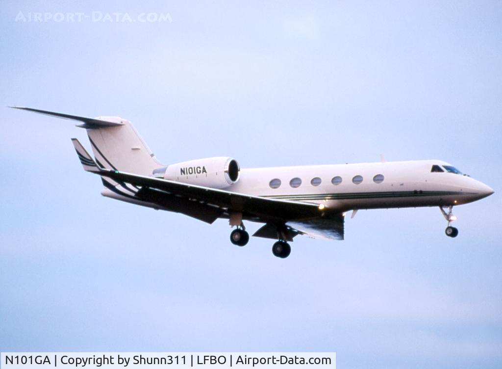N101GA, 1989 Gulfstream Aerospace G-IV C/N 1109, Landing rwy 14R